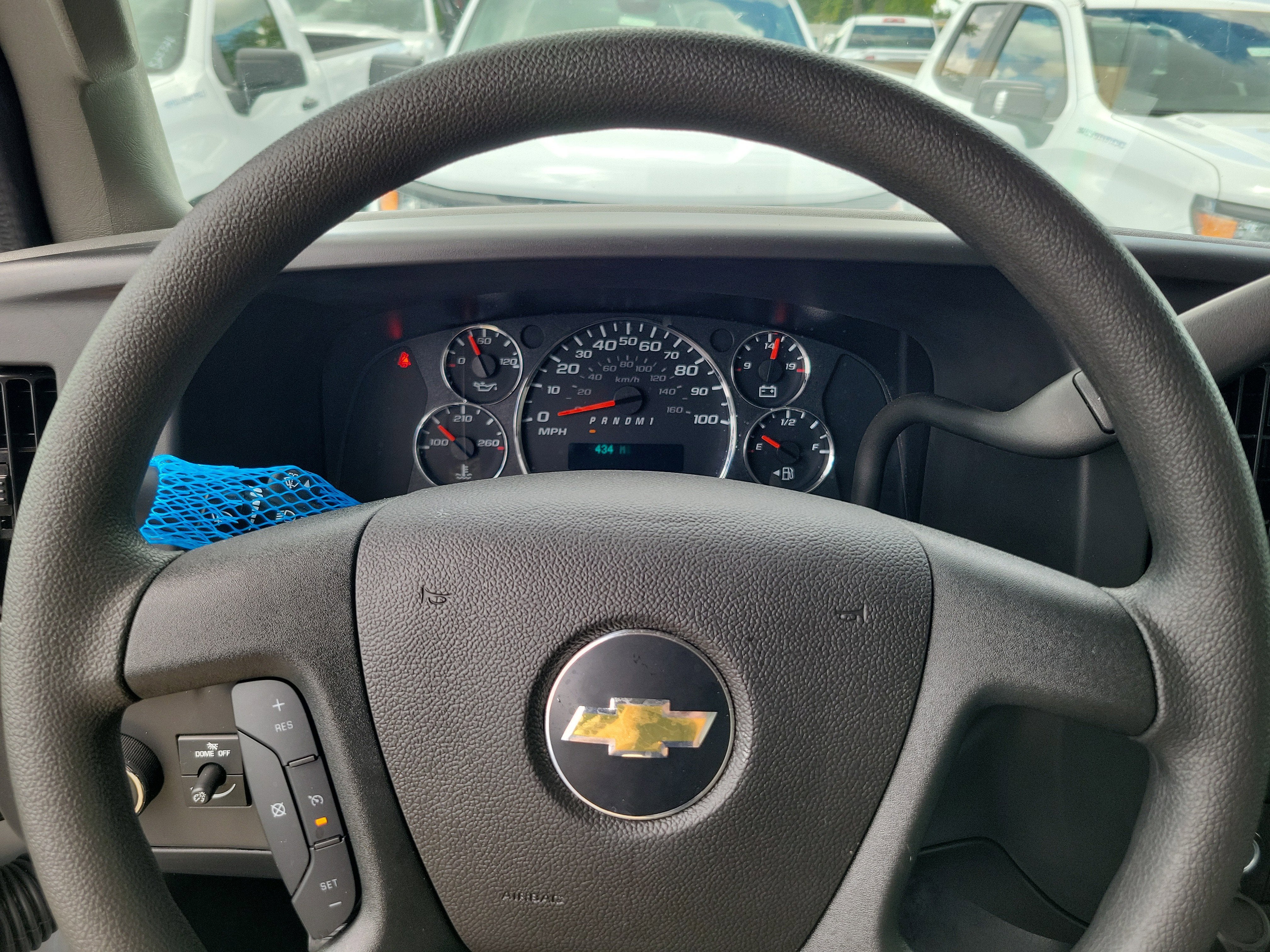 2025 Chevrolet Express Cutaway 3500 1WT