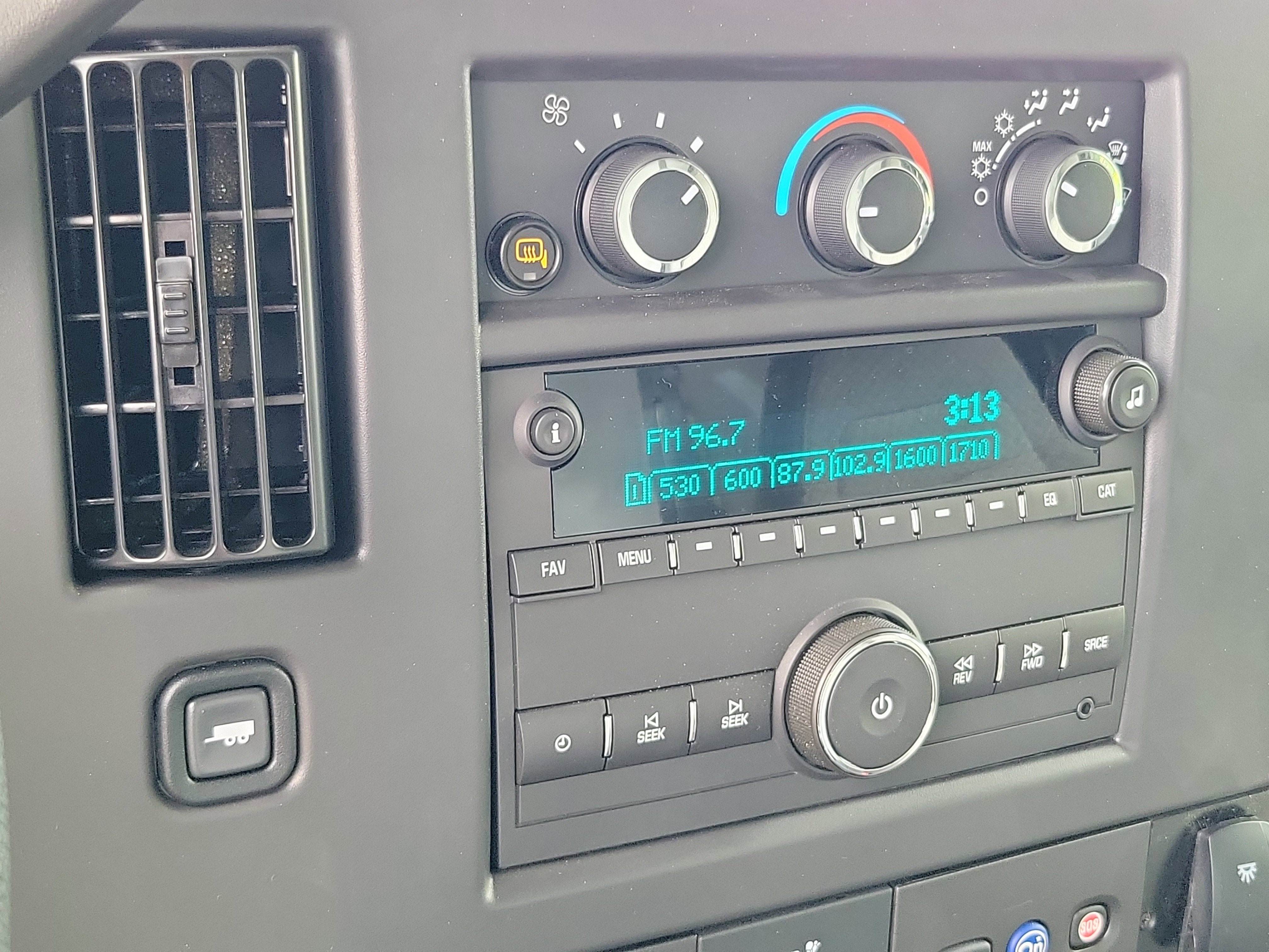 2025 Chevrolet Express Cutaway 3500 1WT