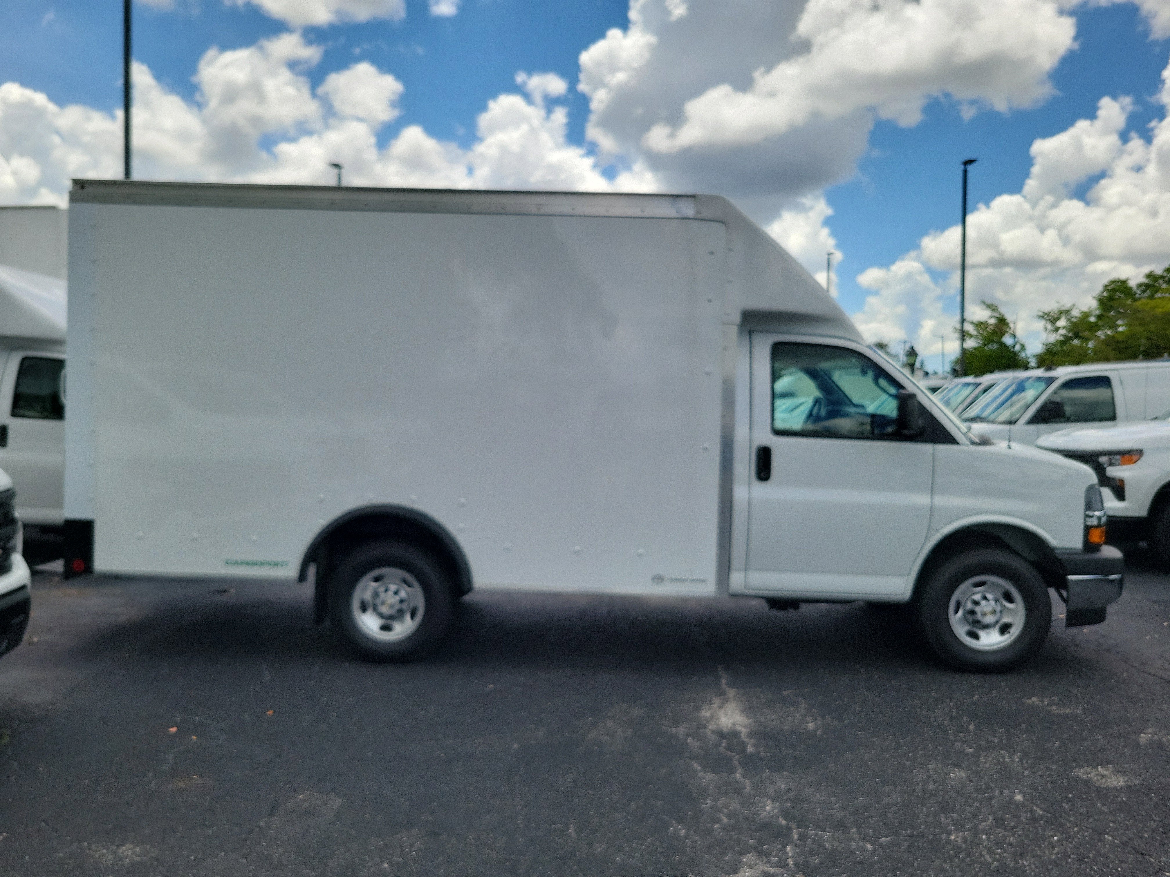 2025 Chevrolet Express Cutaway 3500 1WT