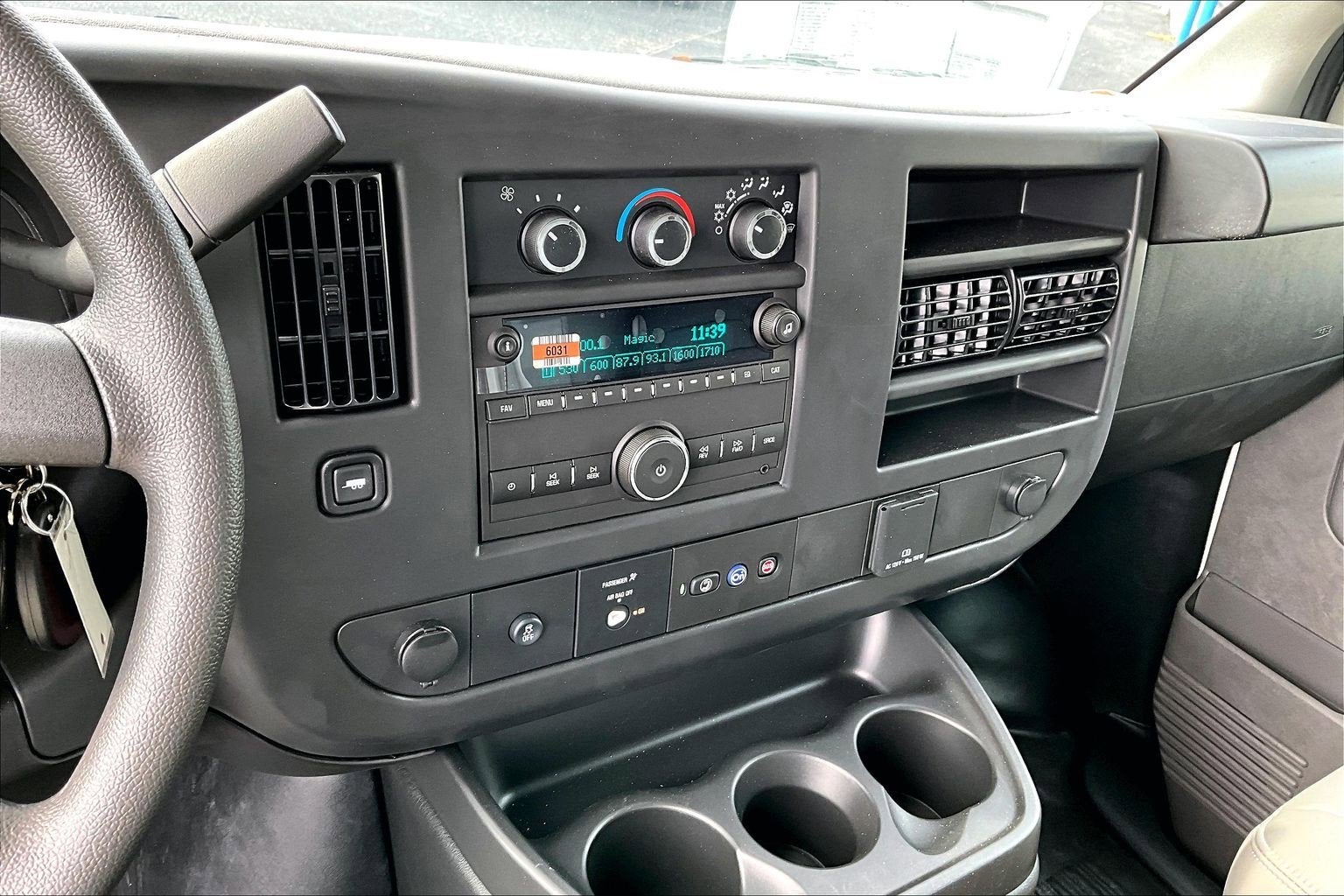 2025 Chevrolet Express Cutaway 3500 1WT