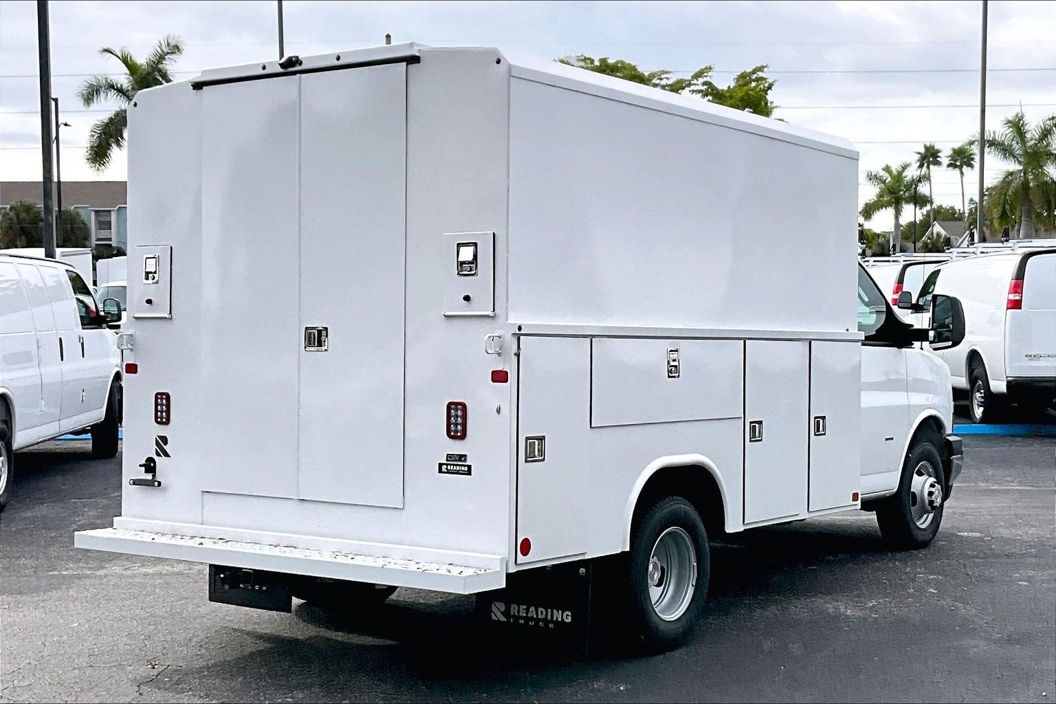 2025 Chevrolet Express Cutaway 3500 1WT
