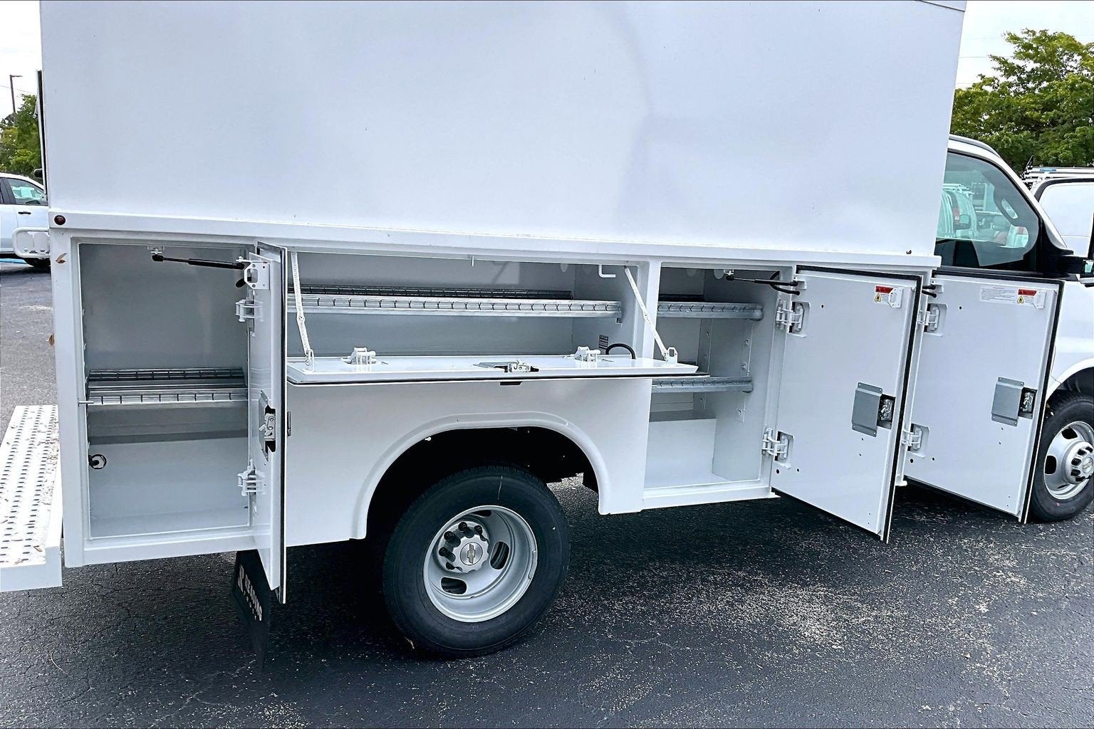 2025 Chevrolet Express Cutaway 3500 1WT