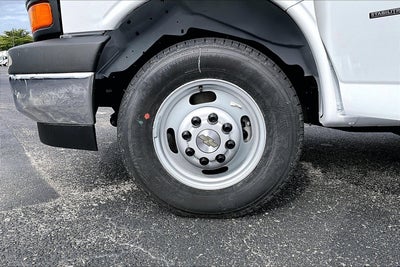 2025 Chevrolet Express Cutaway 3500 1WT