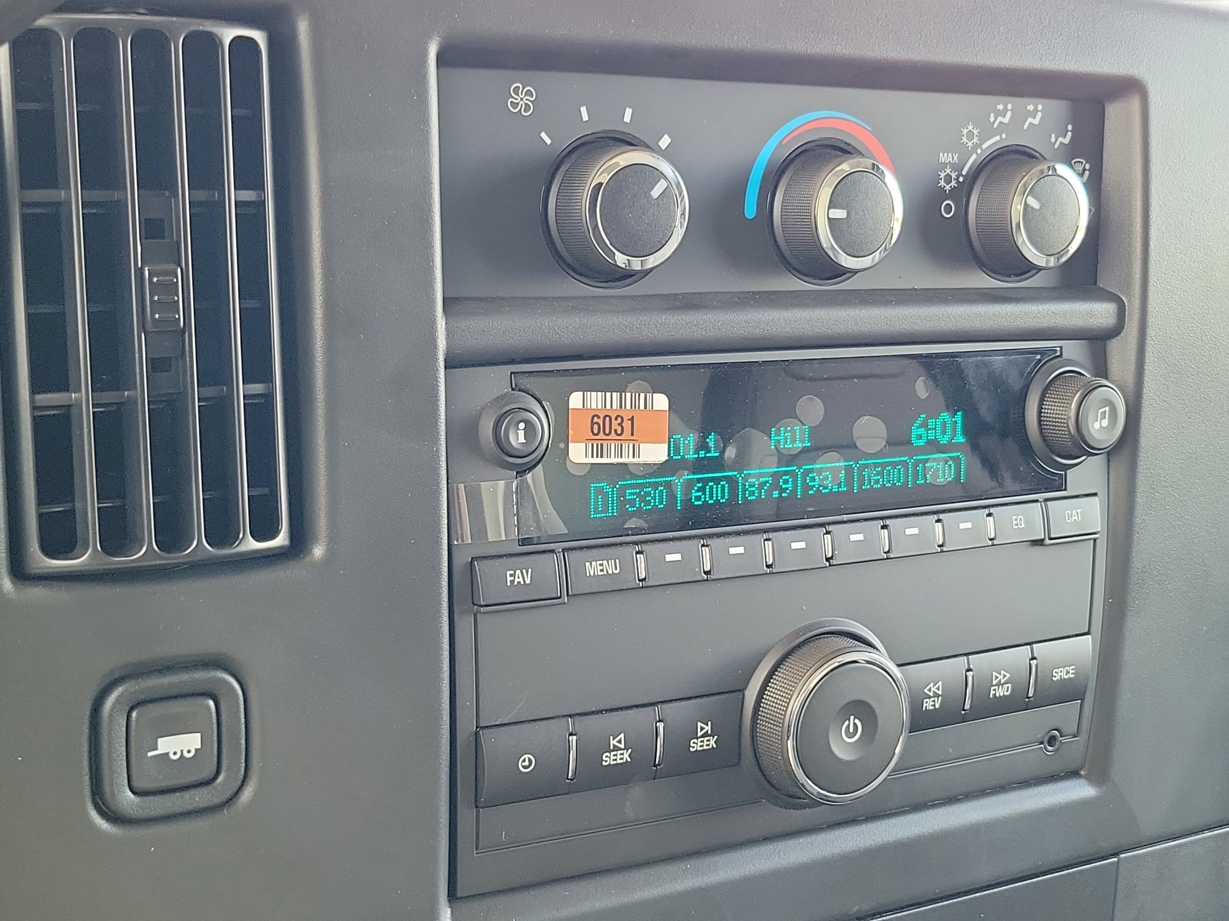 2025 Chevrolet Express Cutaway 3500 1WT