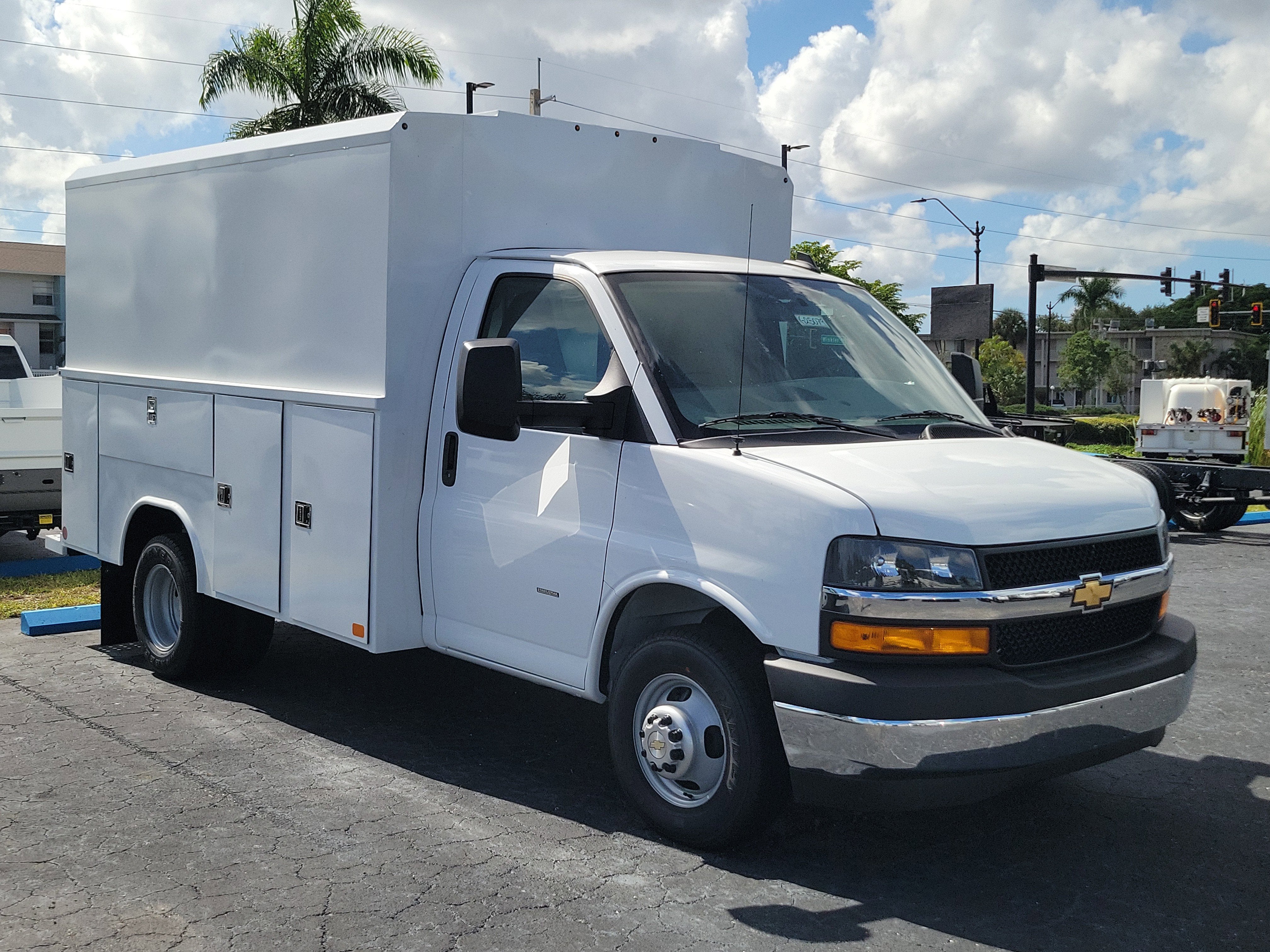 2025 Chevrolet Express Cutaway 3500 1WT