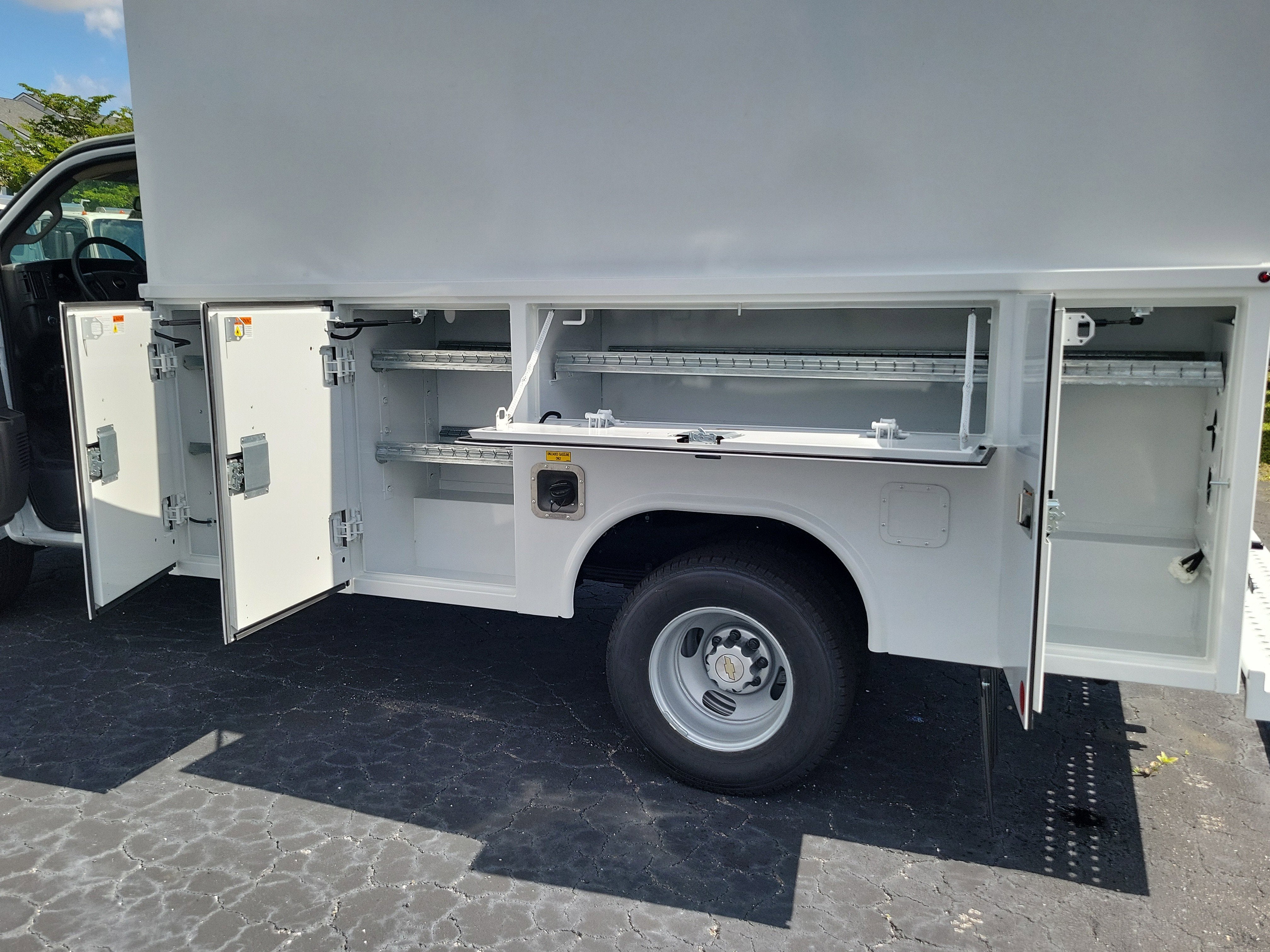 2025 Chevrolet Express Cutaway 3500 1WT