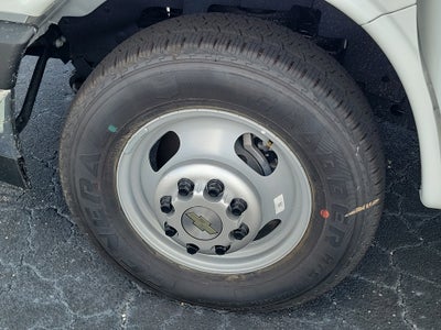 2025 Chevrolet Express Cutaway 3500 1WT