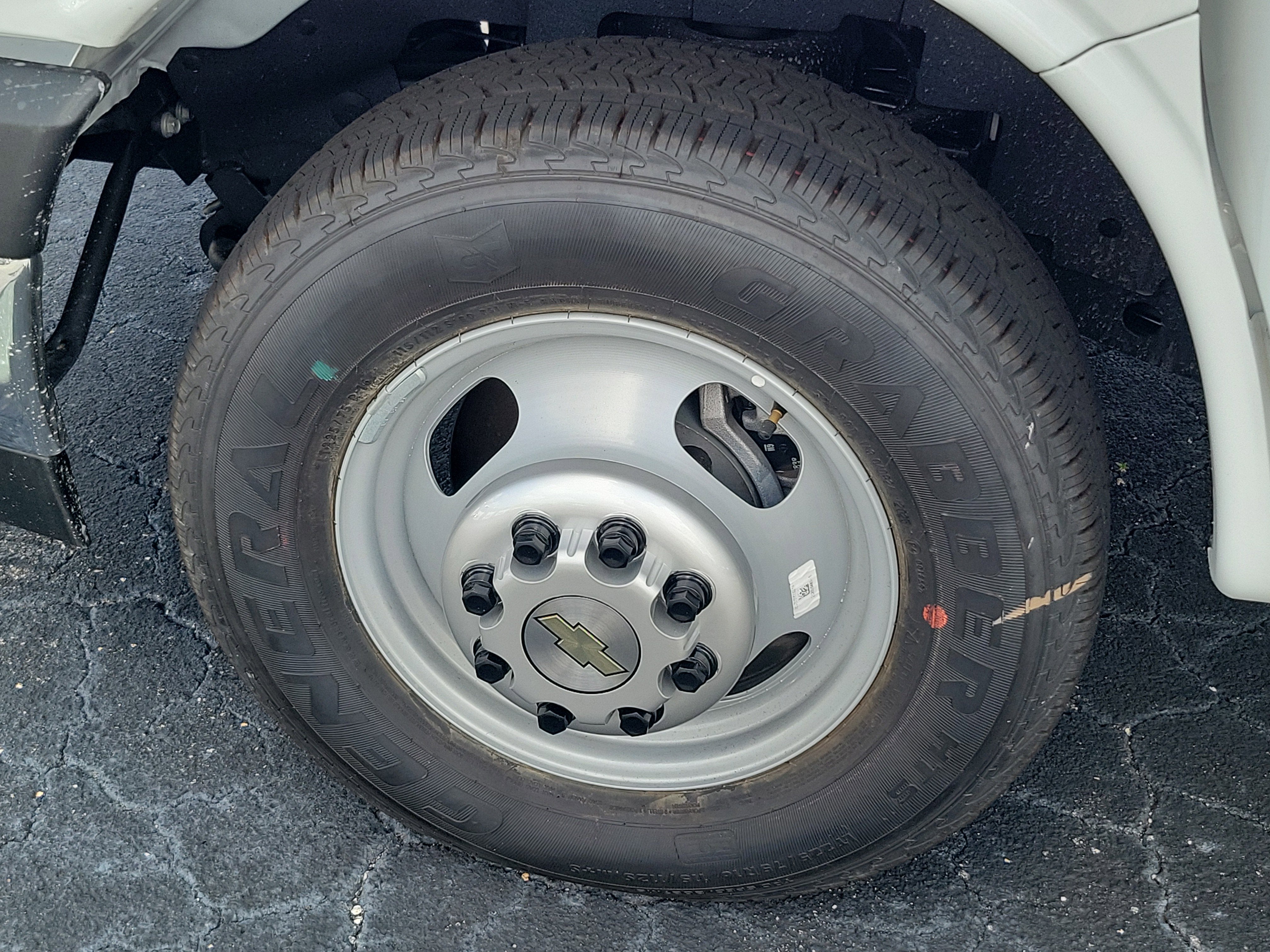 2025 Chevrolet Express Cutaway 3500 1WT