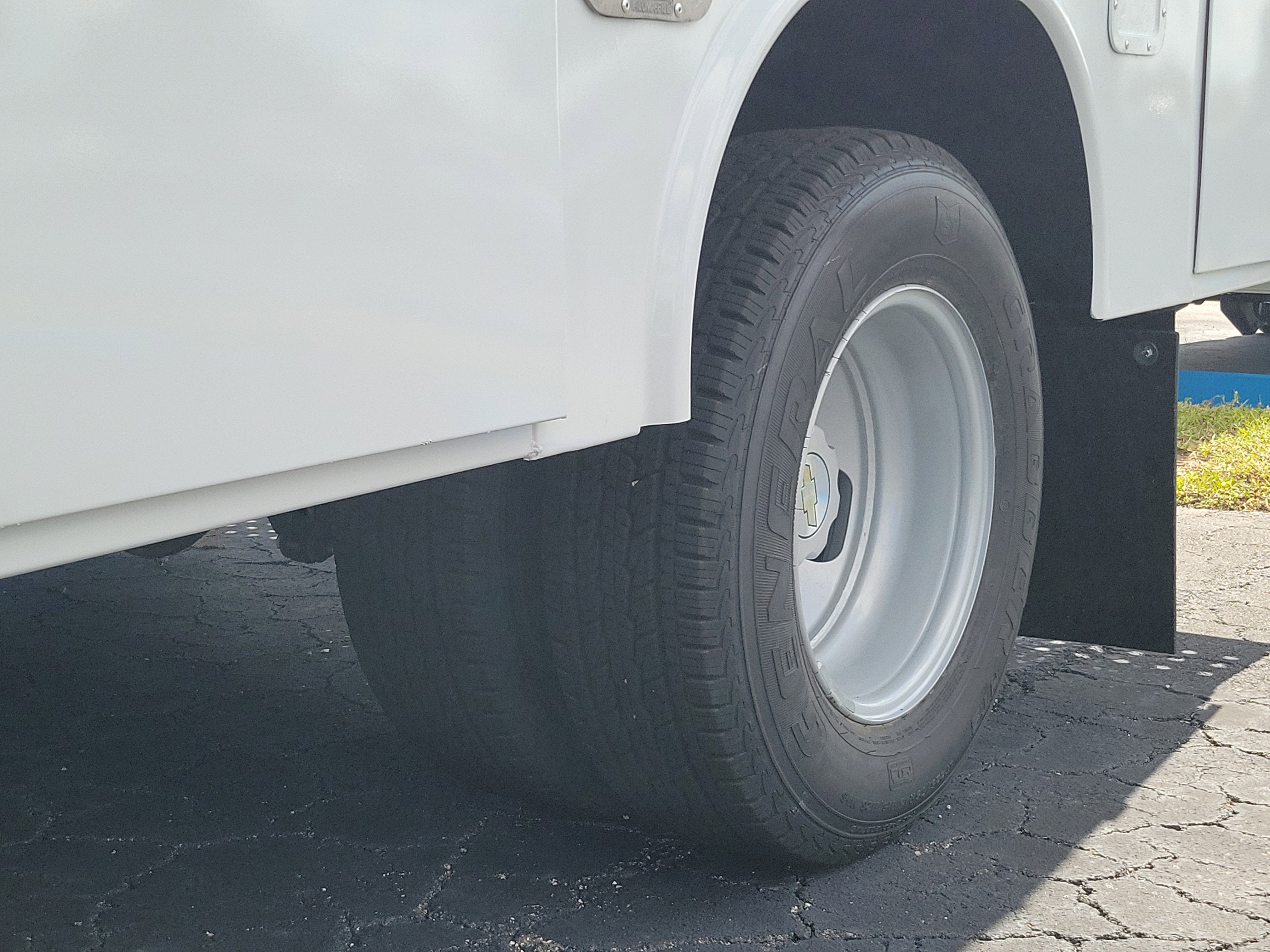 2025 Chevrolet Express Cutaway 3500 1WT