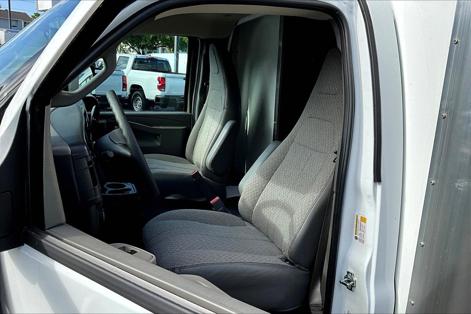 2025 Chevrolet Express Cutaway 3500 1WT