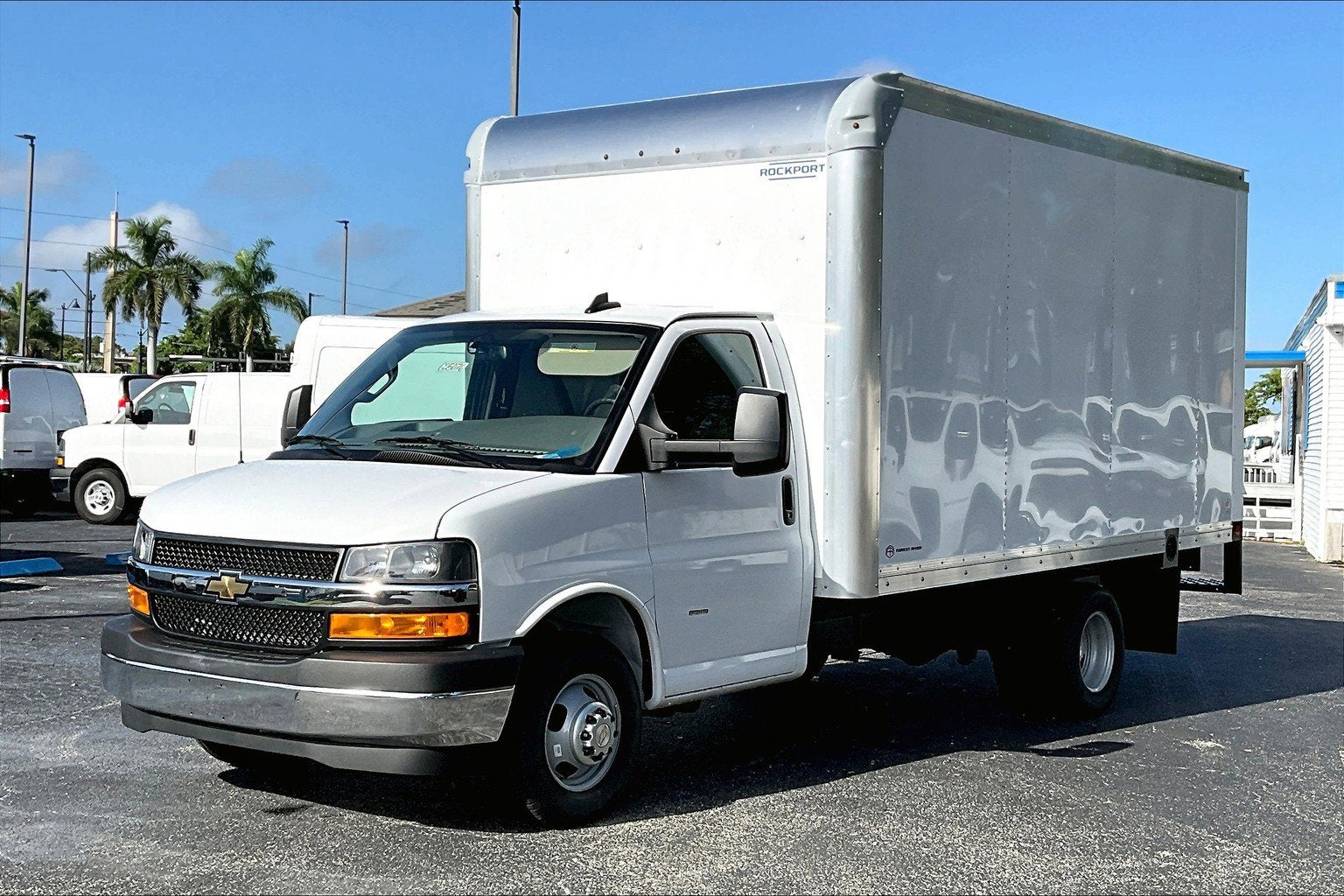 2025 Chevrolet Express Cutaway 3500 1WT