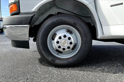 2025 Chevrolet Express Cutaway 3500 1WT