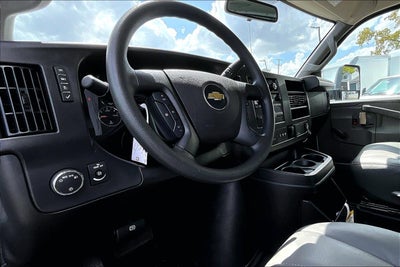 2025 Chevrolet Express Cutaway 3500 1WT