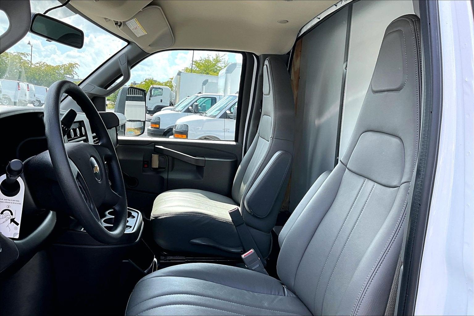 2025 Chevrolet Express Cutaway 3500 1WT