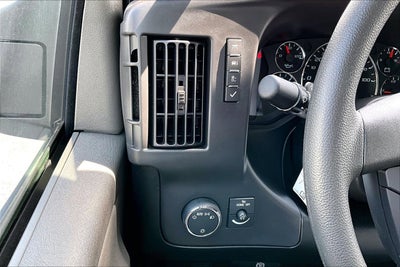 2025 Chevrolet Express Cutaway 3500 1WT