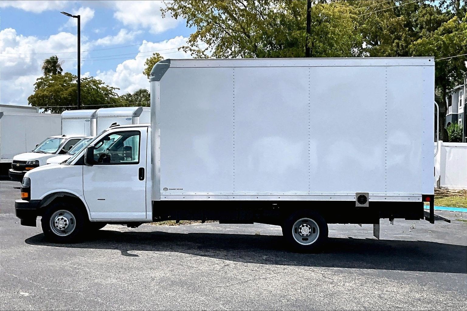 2025 Chevrolet Express Cutaway 3500 1WT