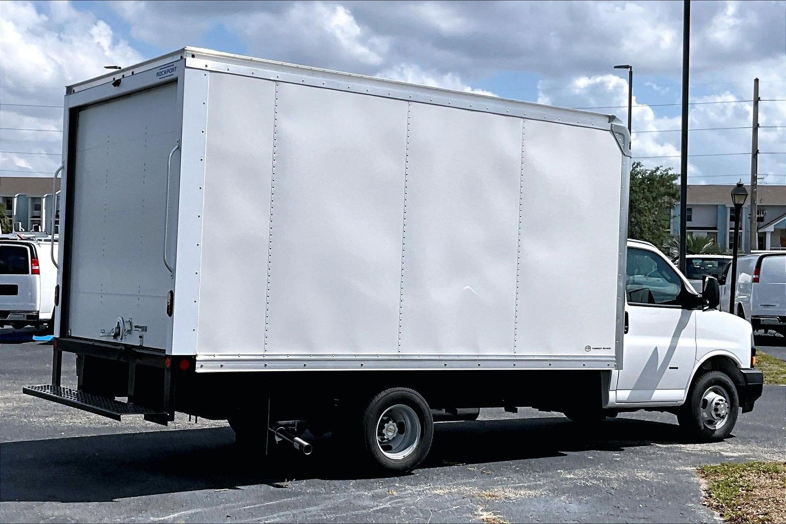 2025 Chevrolet Express Cutaway 3500 1WT