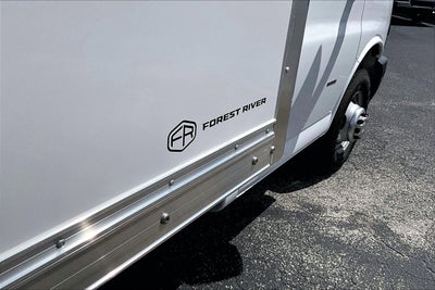 2025 Chevrolet Express Cutaway 3500 1WT