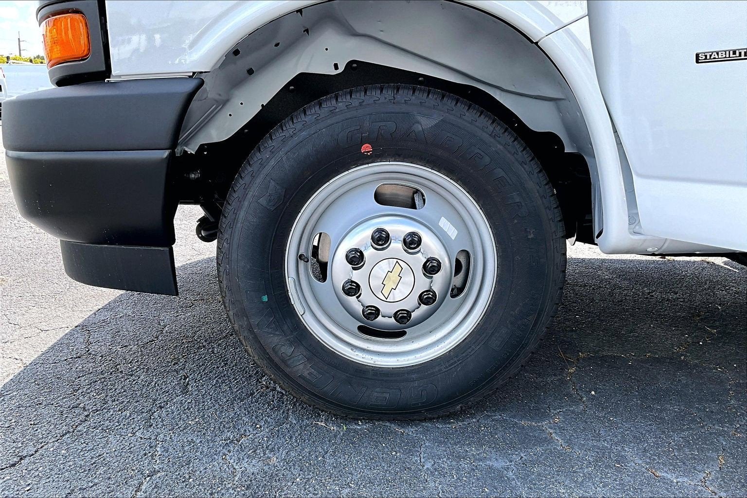2025 Chevrolet Express Cutaway 3500 1WT