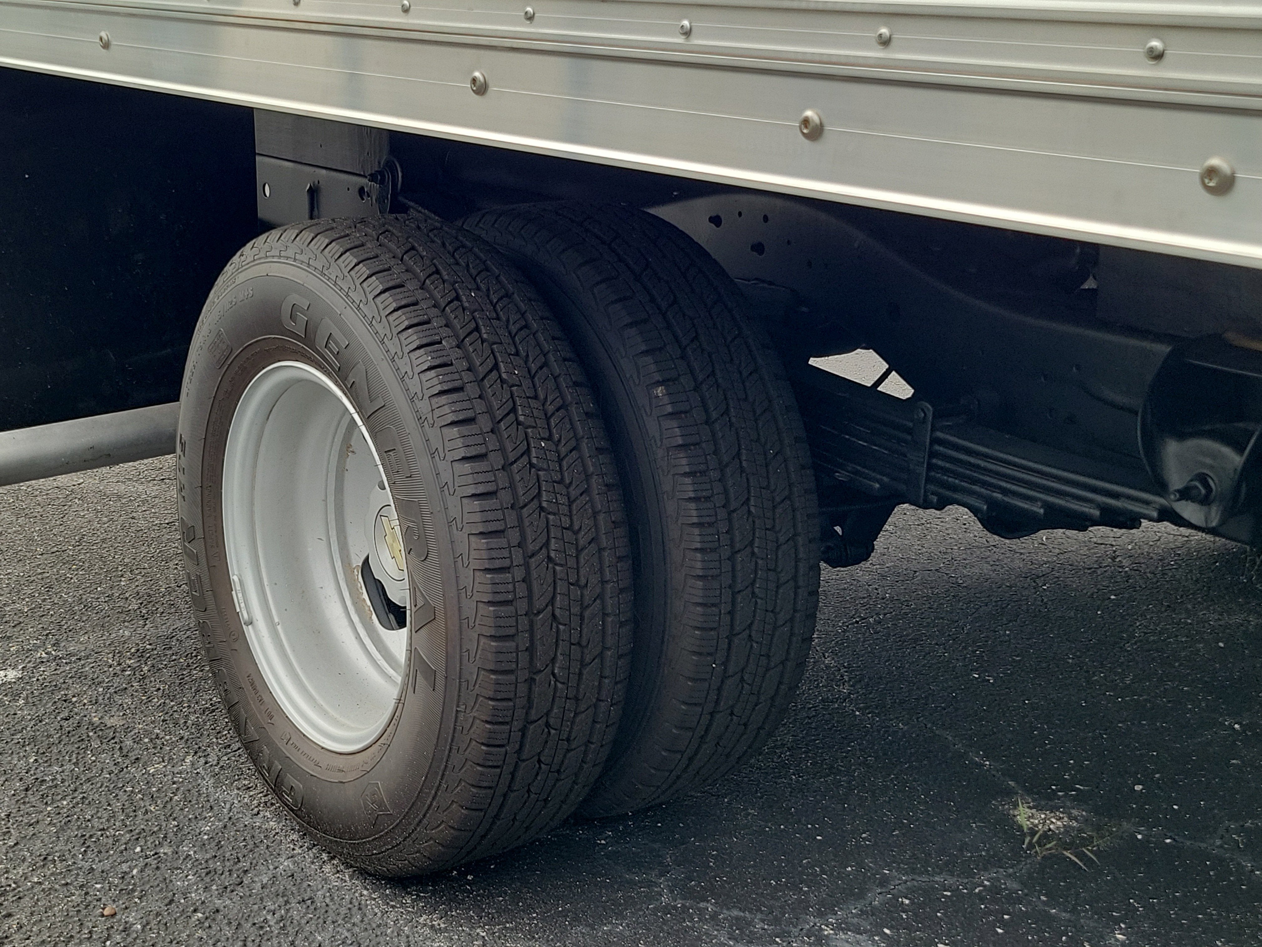 2025 Chevrolet Express Cutaway 3500 1WT