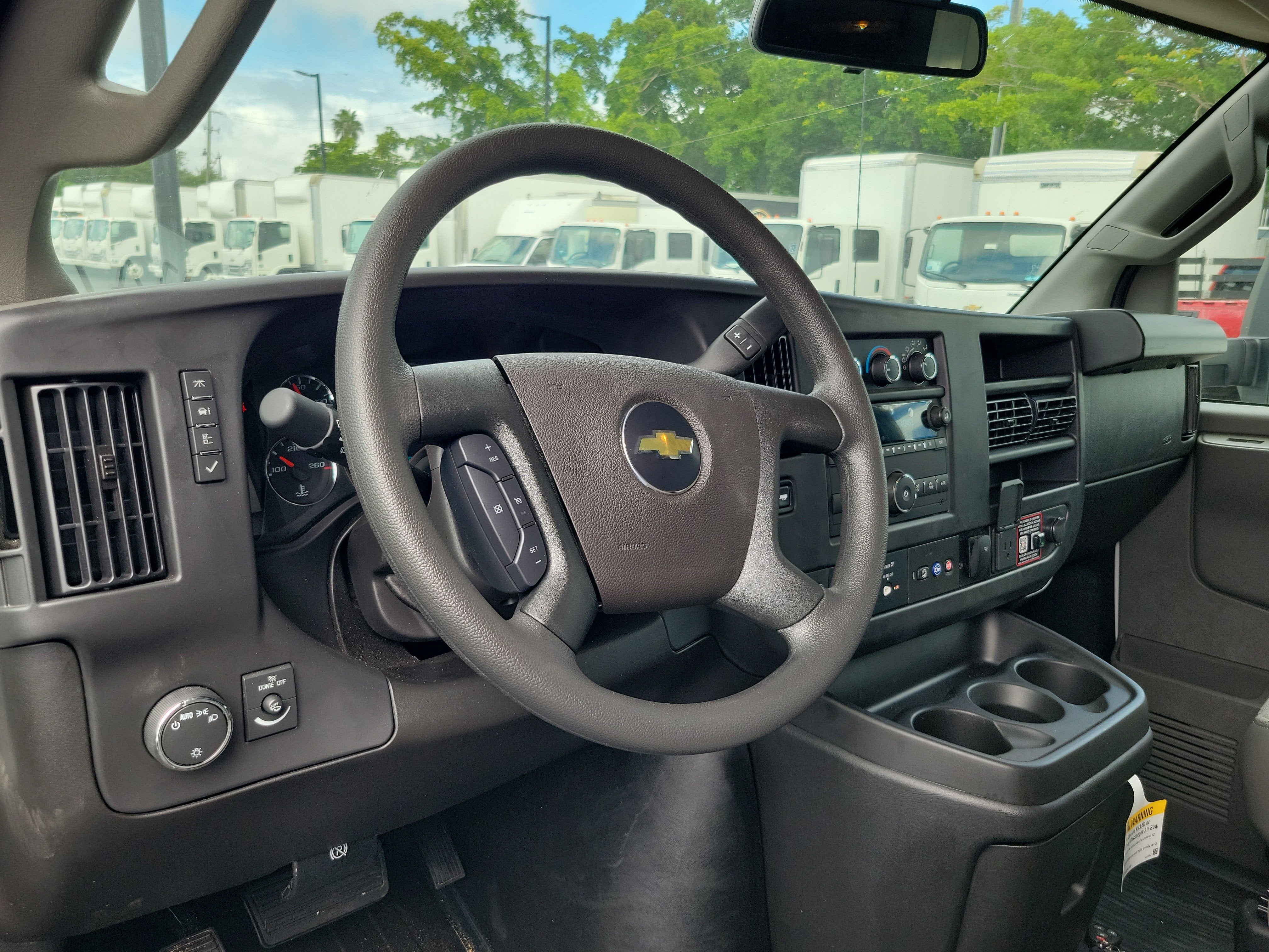 2025 Chevrolet Express Cutaway 3500 1WT