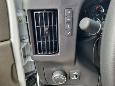 2025 Chevrolet Express Cutaway 3500 1WT