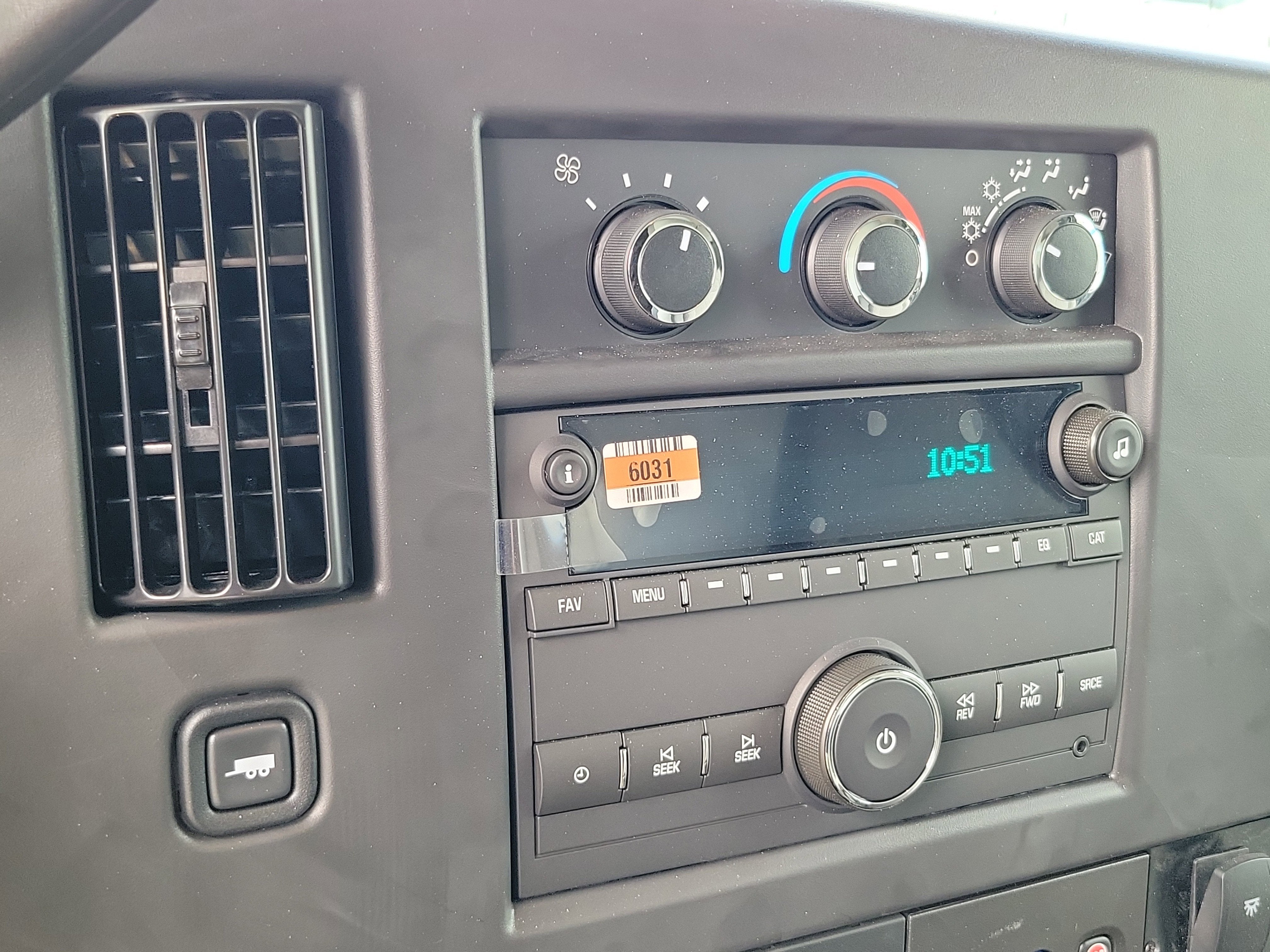 2025 Chevrolet Express Cutaway 3500 1WT