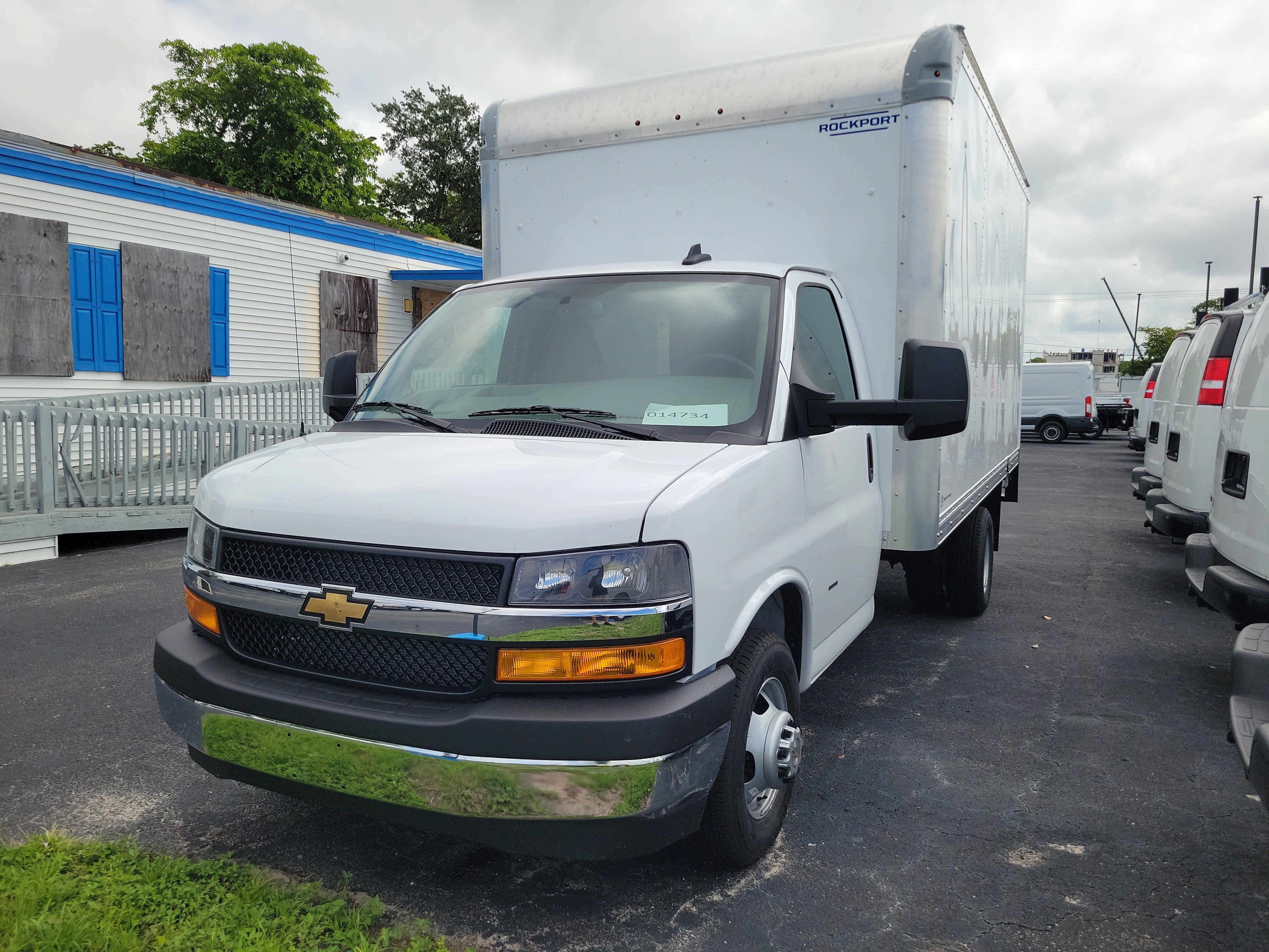 2025 Chevrolet Express Cutaway 3500 1WT