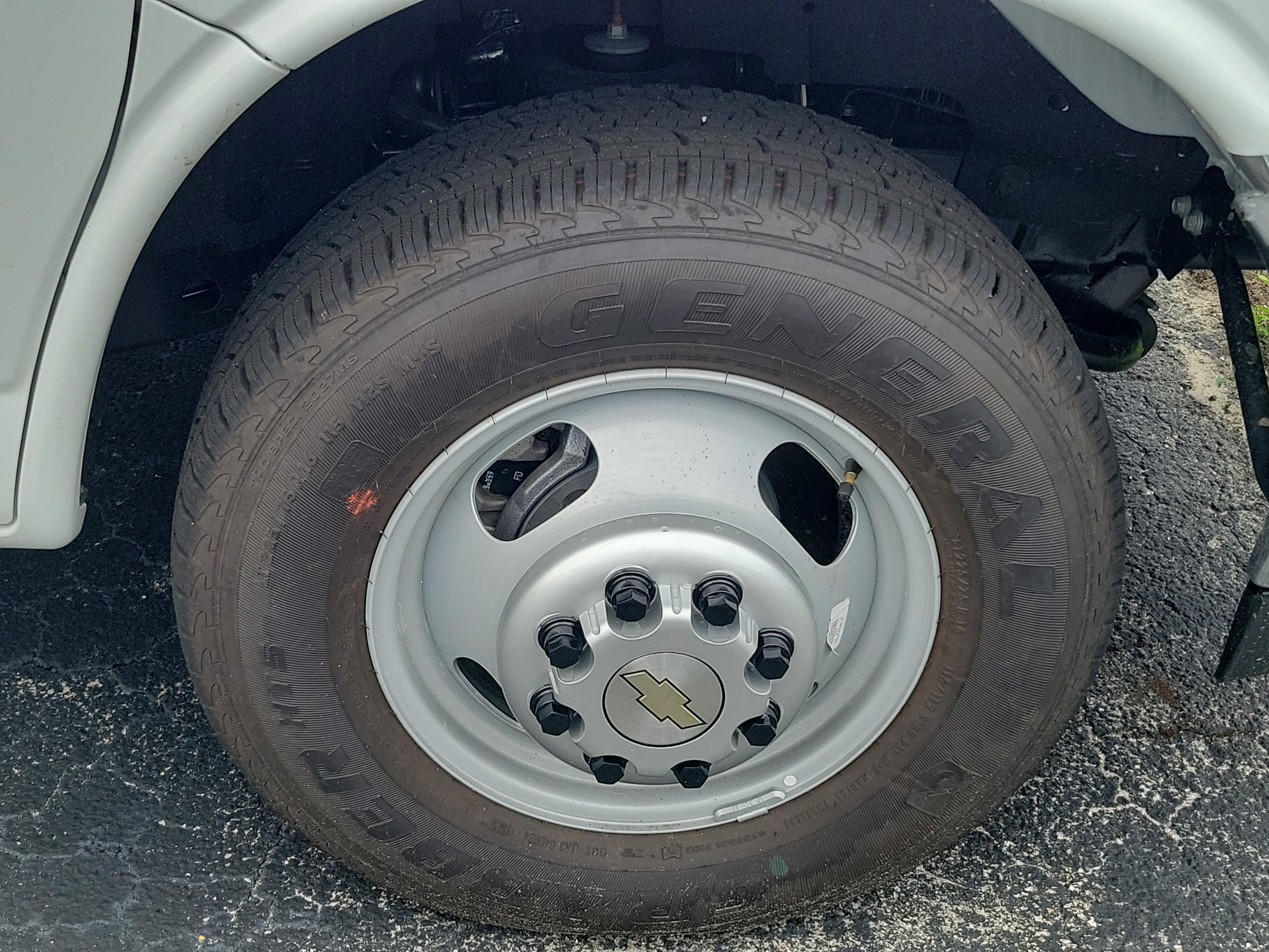 2025 Chevrolet Express Cutaway 3500 1WT