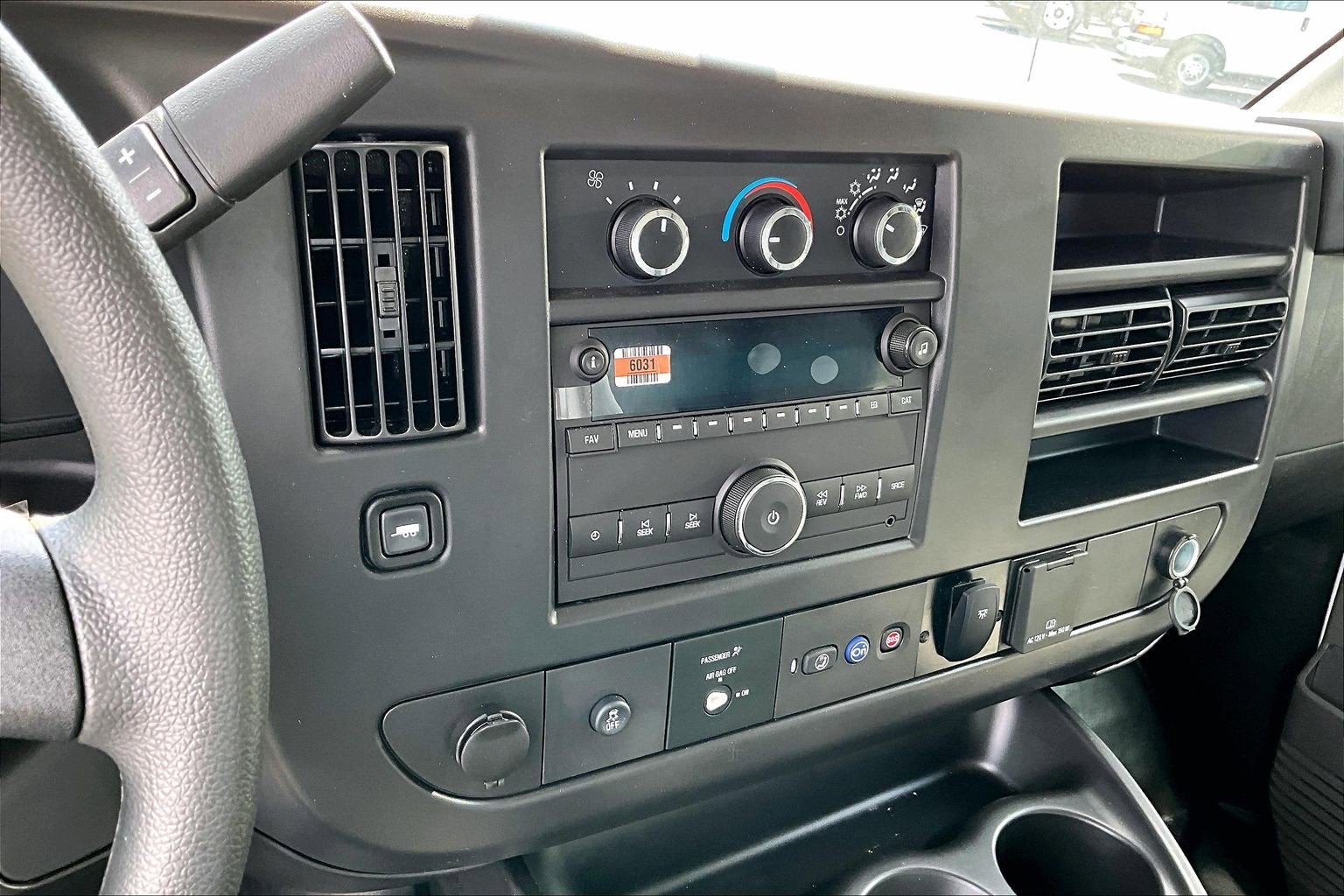 2025 Chevrolet Express Cutaway 3500 1WT
