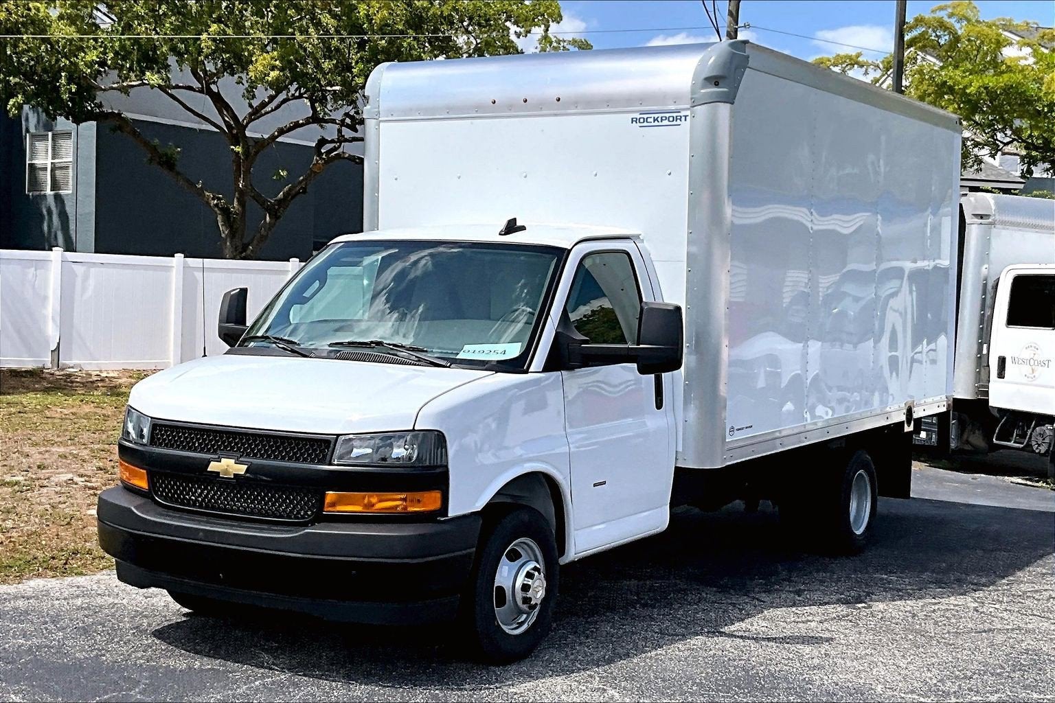 2025 Chevrolet Express Cutaway 3500 1WT