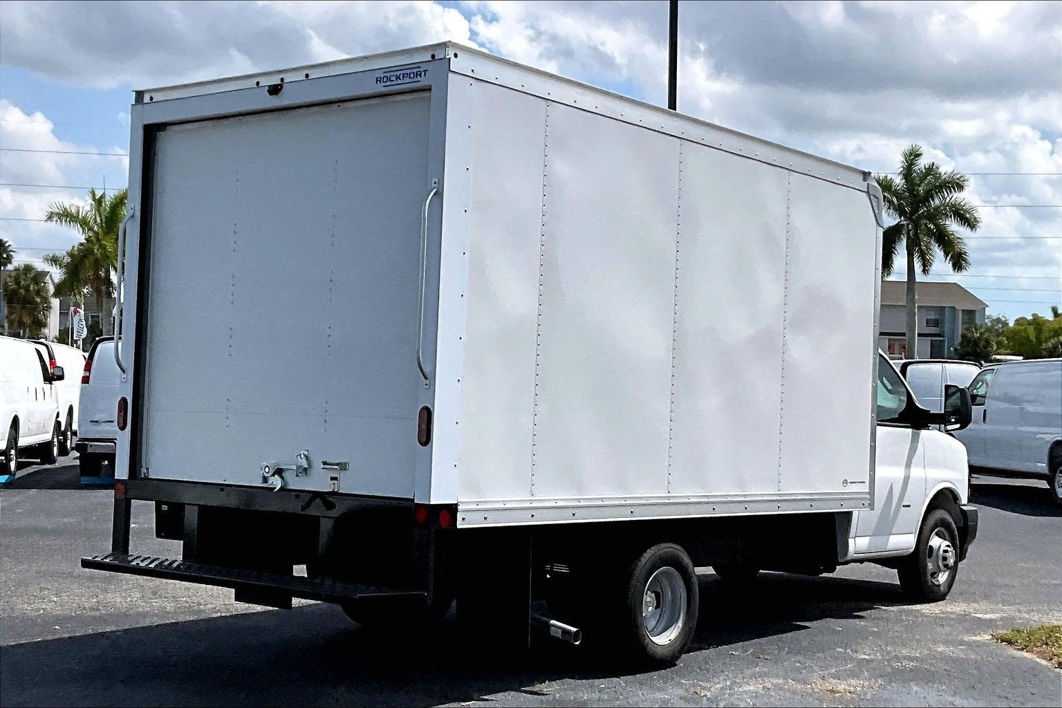 2025 Chevrolet Express Cutaway 3500 1WT