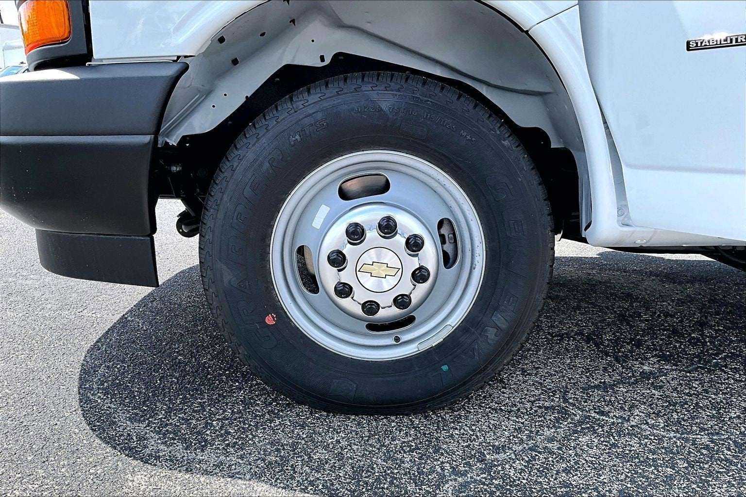 2025 Chevrolet Express Cutaway 3500 1WT