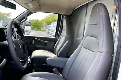 2025 Chevrolet Express Cutaway 3500 1WT