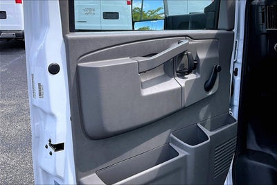 2025 Chevrolet Express Cutaway 3500 1WT