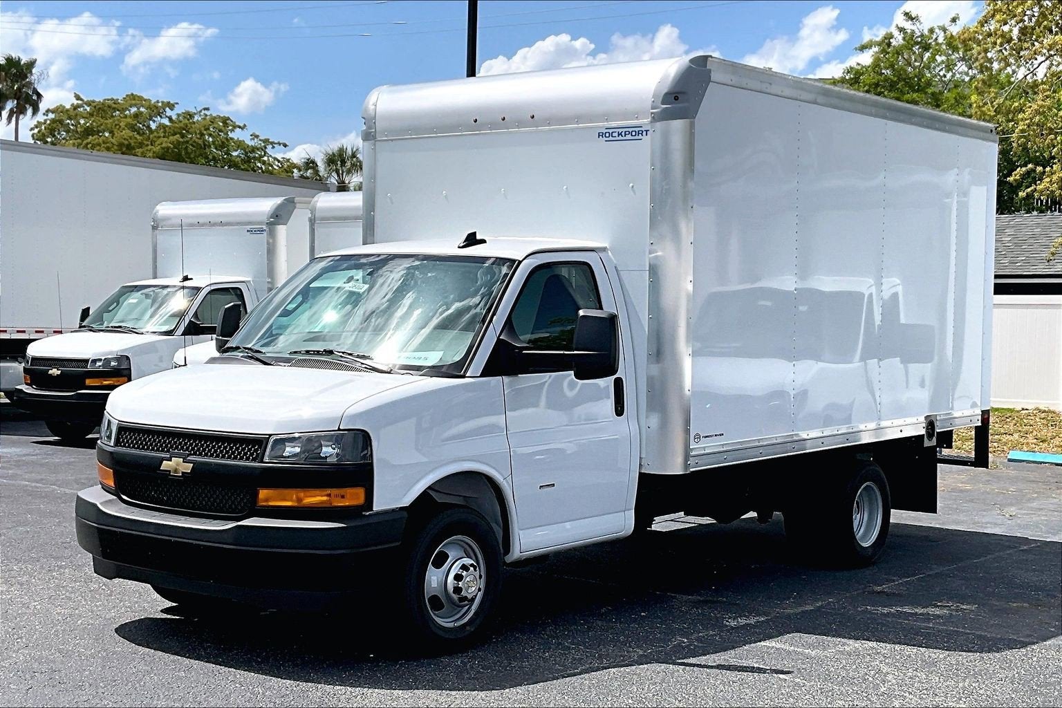 2025 Chevrolet Express Cutaway 3500 1WT