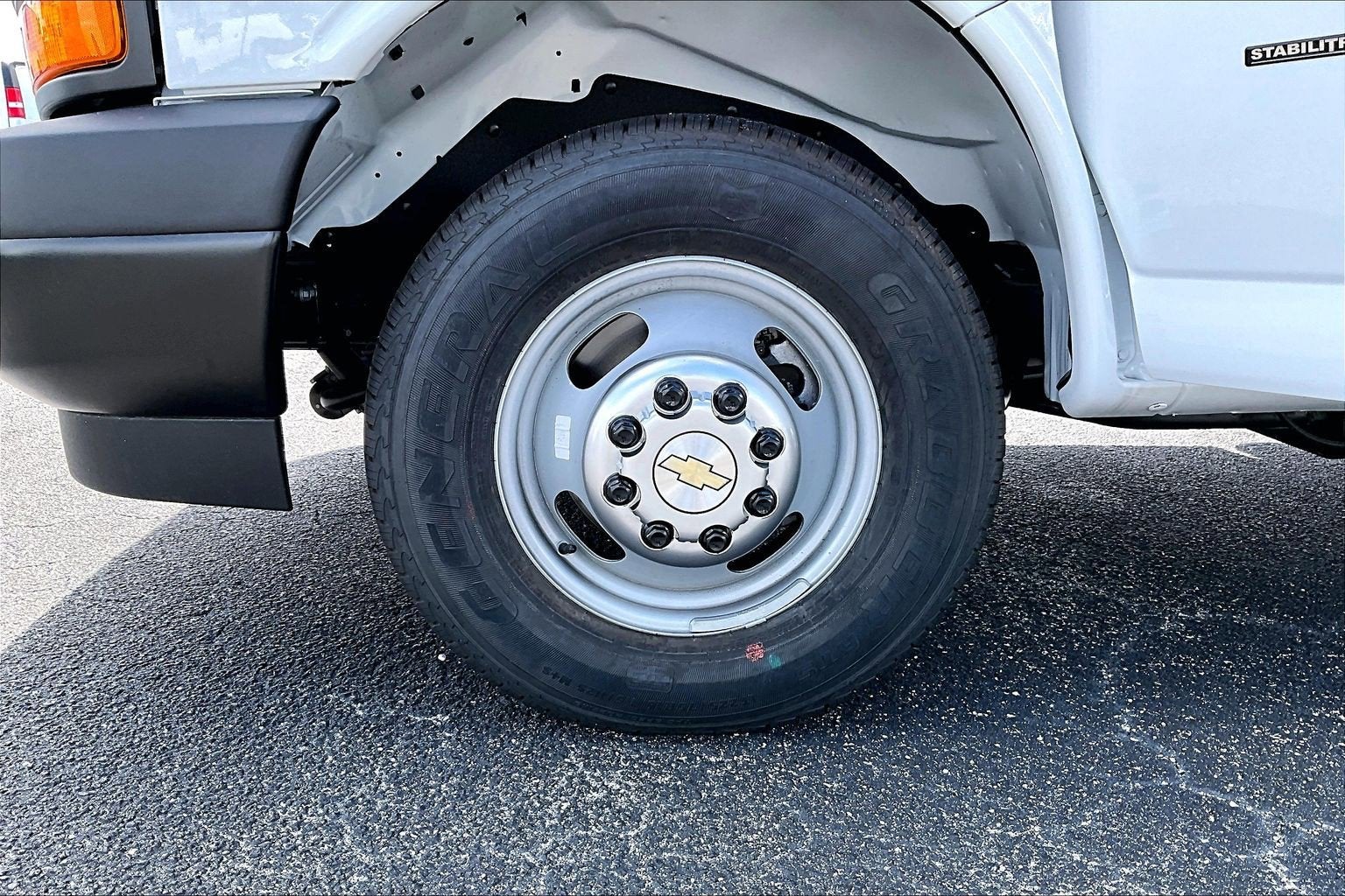 2025 Chevrolet Express Cutaway 3500 1WT