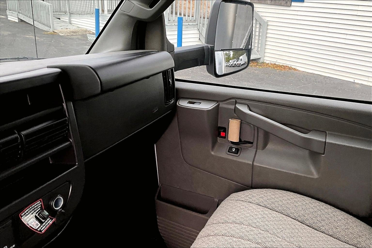 2025 Chevrolet Express Cutaway 3500 1WT