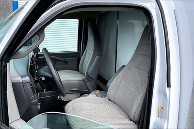 2025 Chevrolet Express Cutaway 3500 1WT