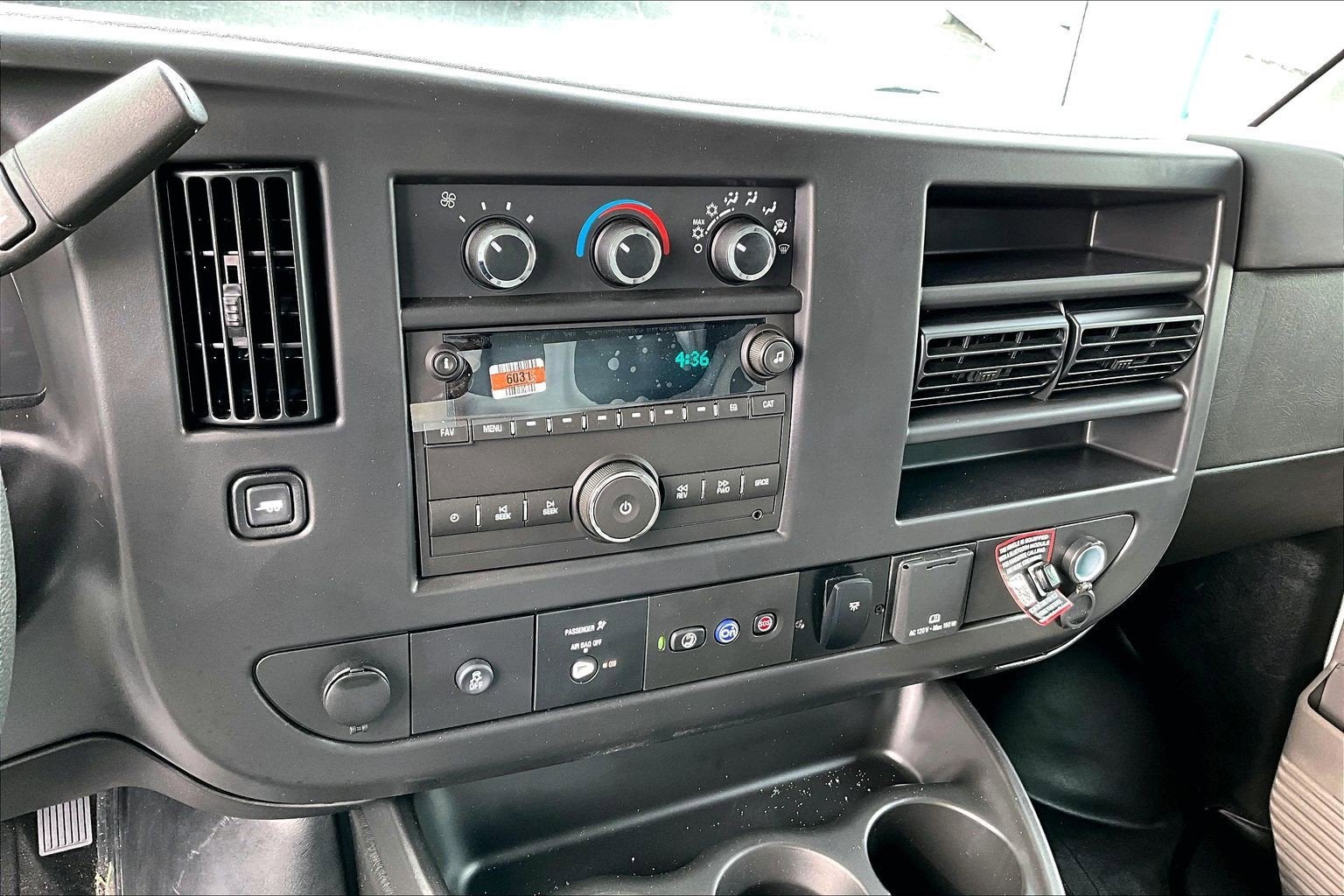 2025 Chevrolet Express Cutaway 3500 1WT