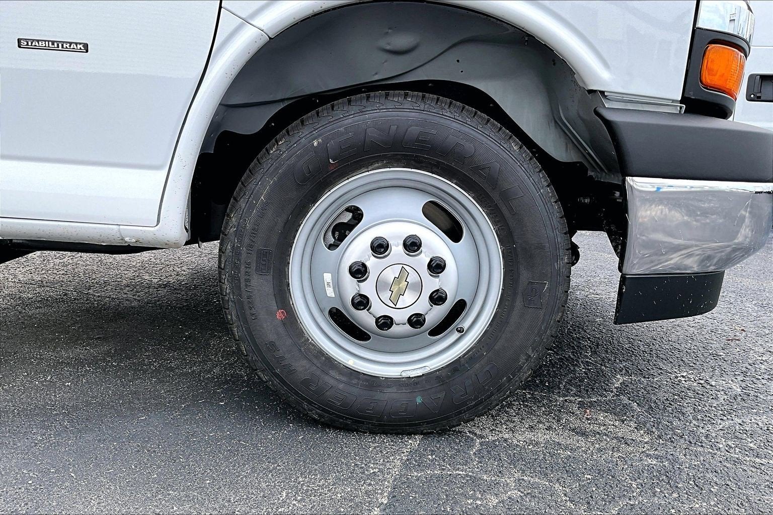 2025 Chevrolet Express Cutaway 3500 1WT