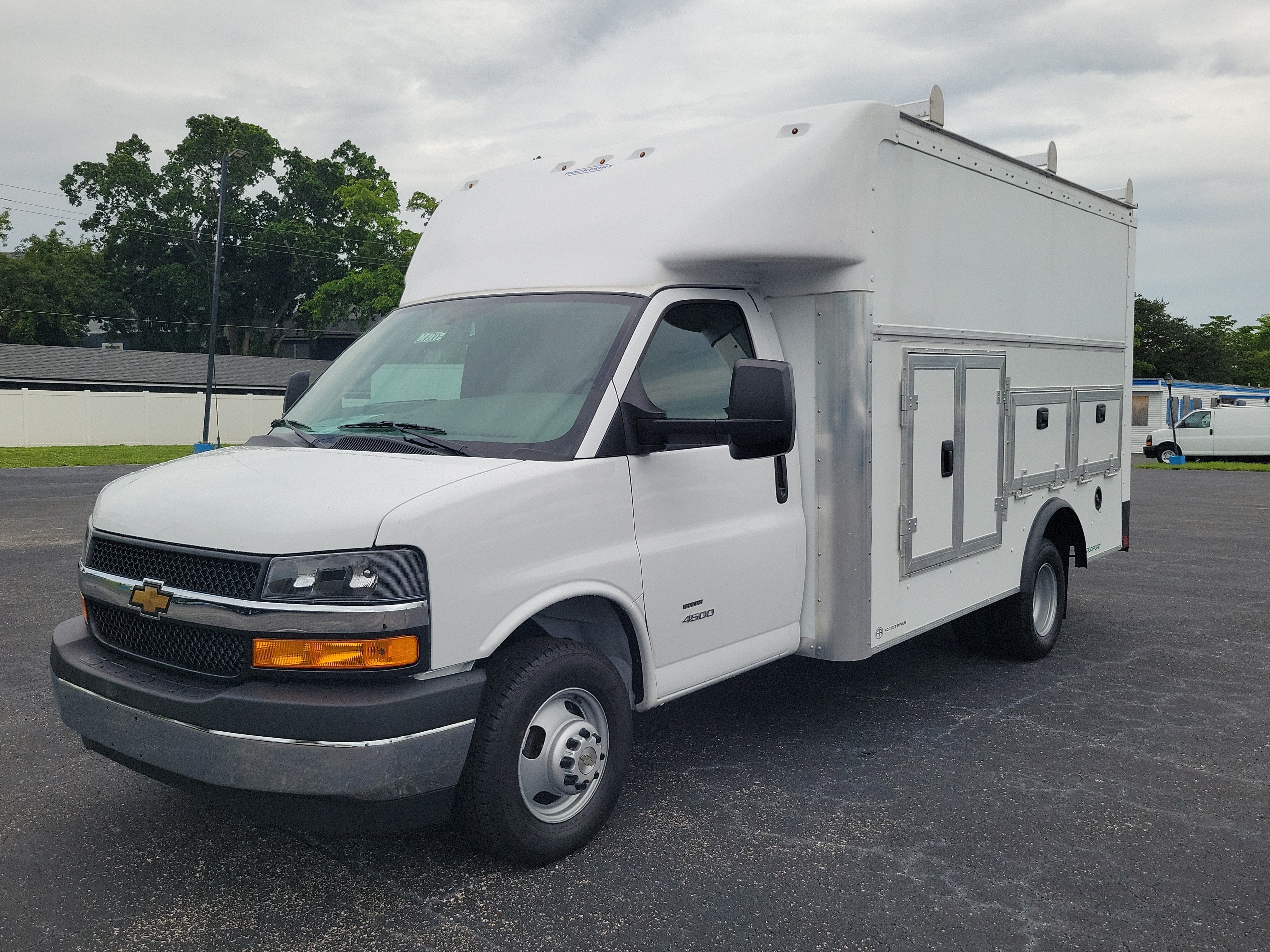2026 Chevrolet Express Cutaway 4500 2WT