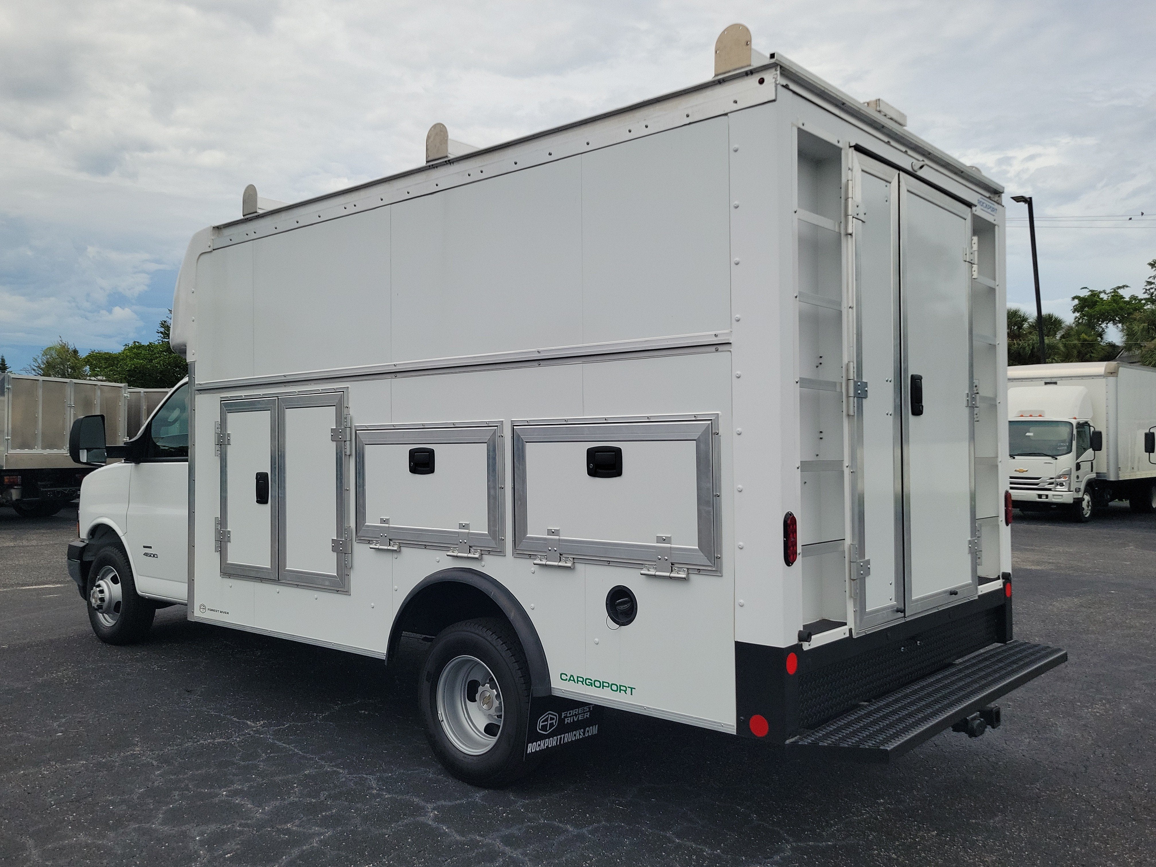 2026 Chevrolet Express Cutaway 4500 2WT