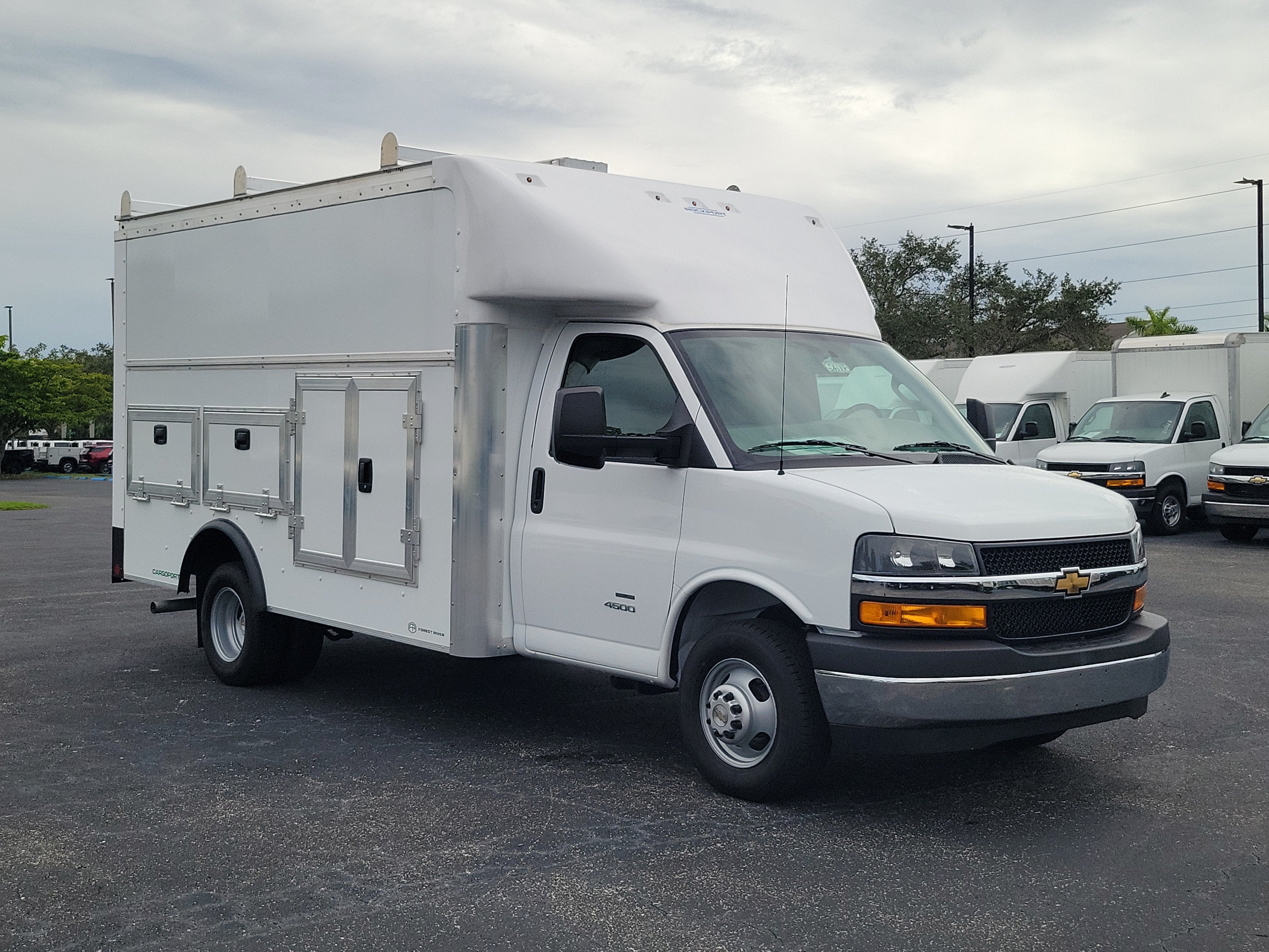 2026 Chevrolet Express Cutaway 4500 2WT