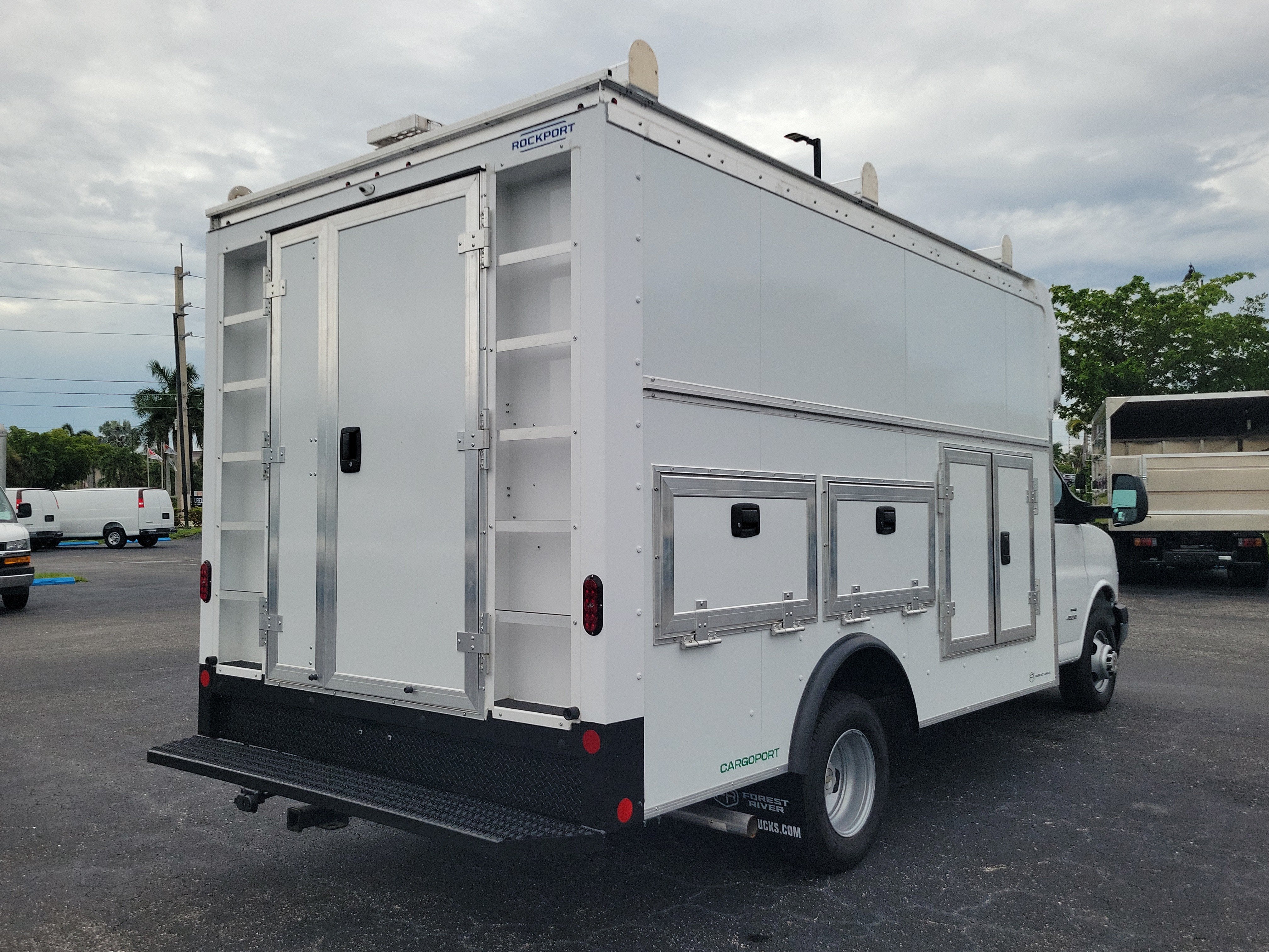 2026 Chevrolet Express Cutaway 4500 2WT