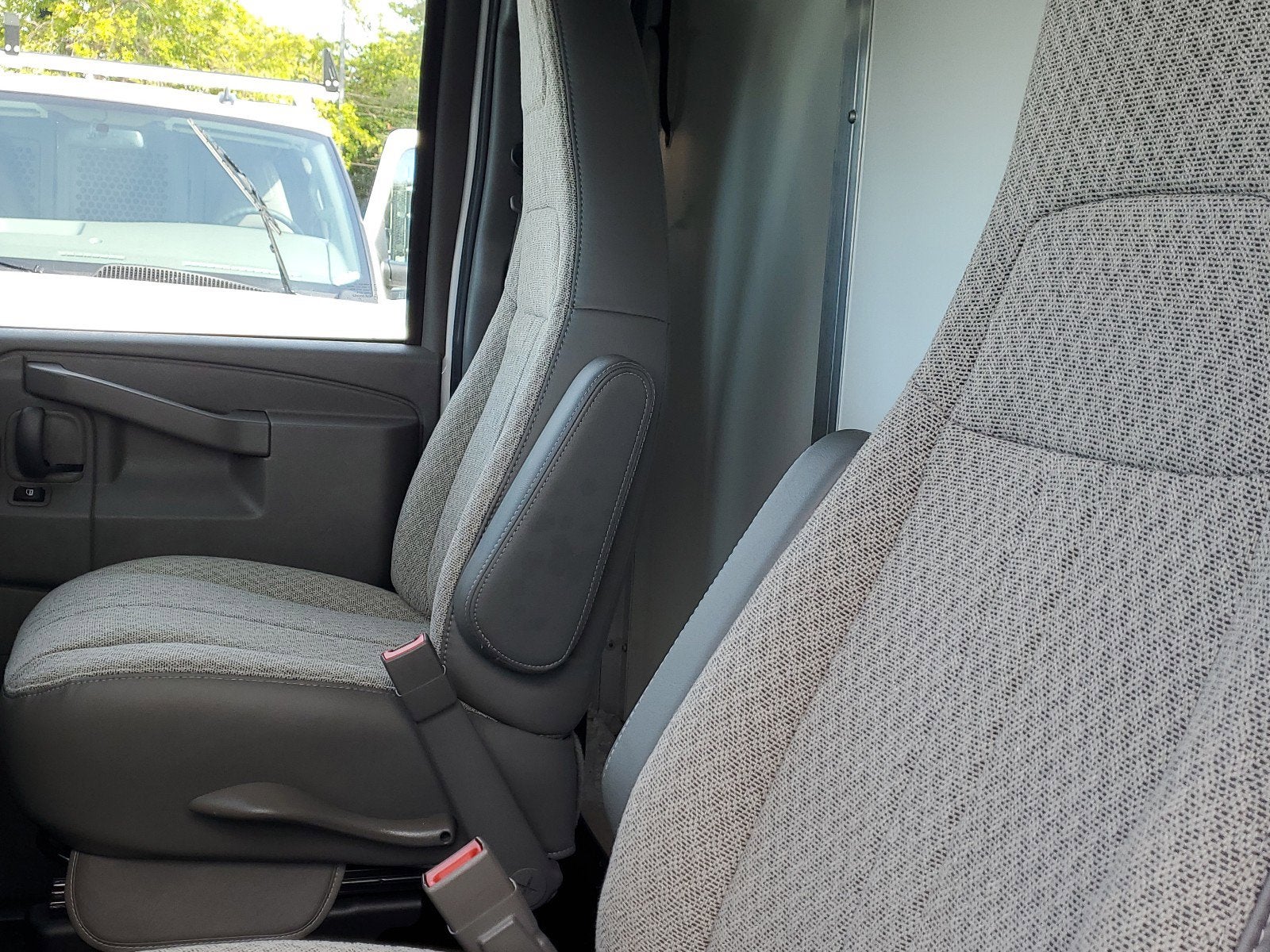 2024 Chevrolet Express Cutaway 4500 2WT