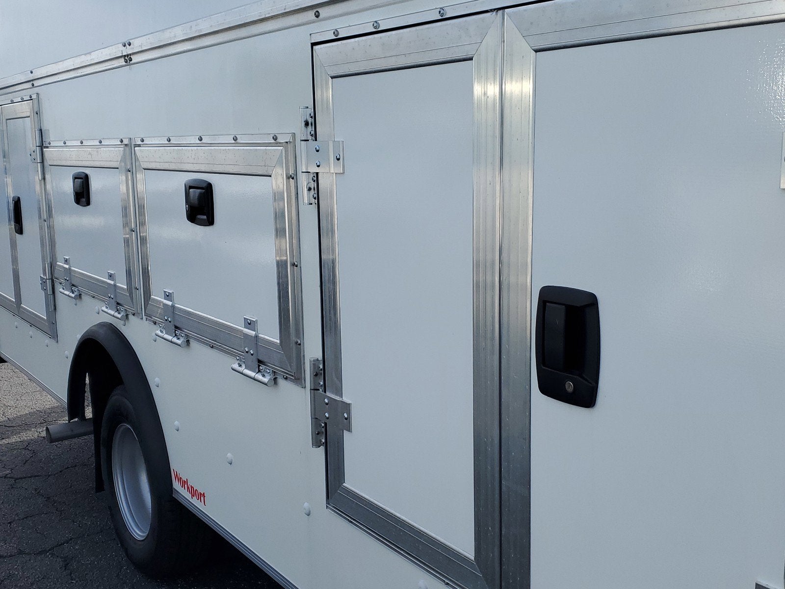 2024 Chevrolet Express Cutaway 4500 2WT