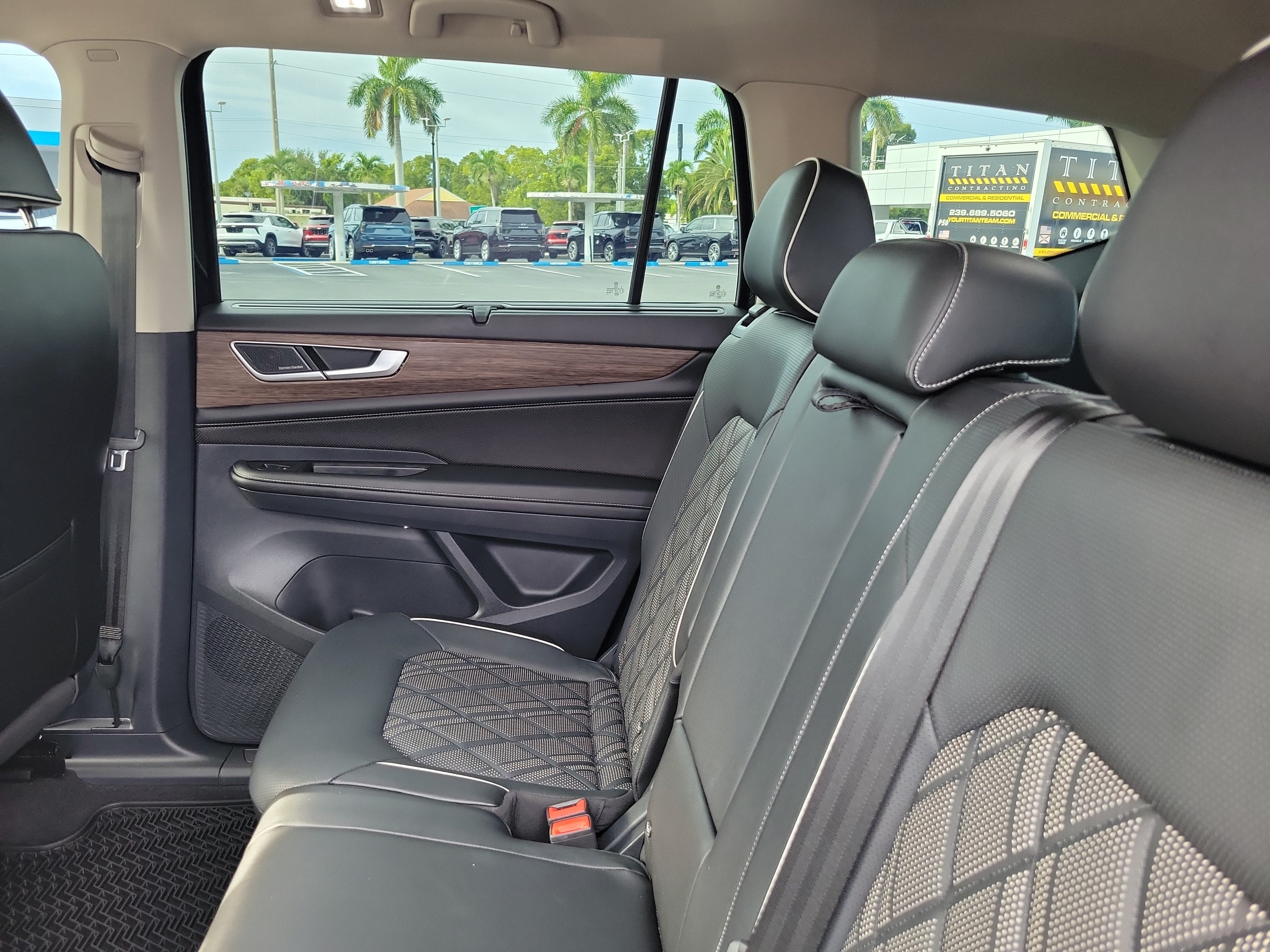 2024 Volkswagen Atlas 2.0T SEL Premium R-Line