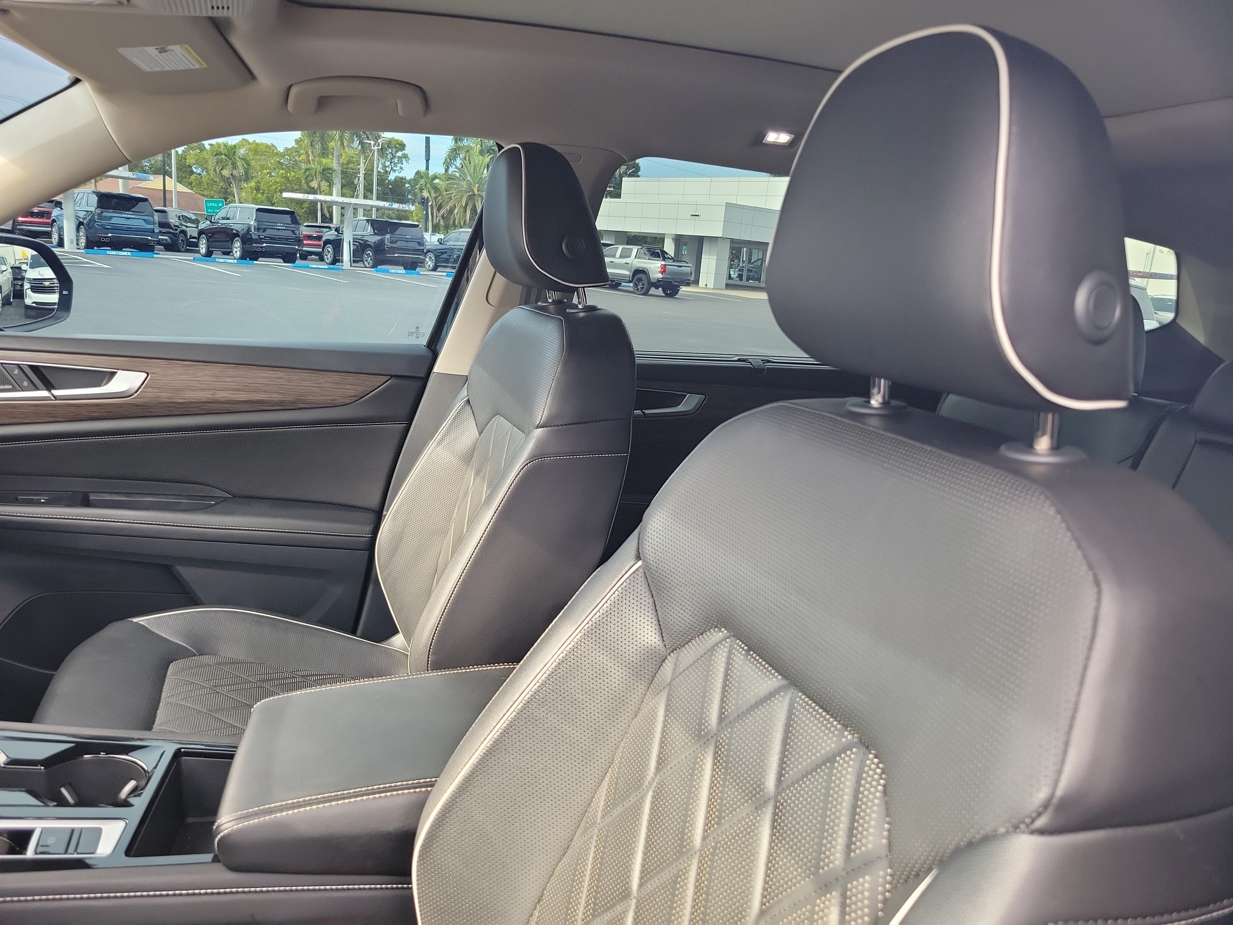2024 Volkswagen Atlas 2.0T SEL Premium R-Line