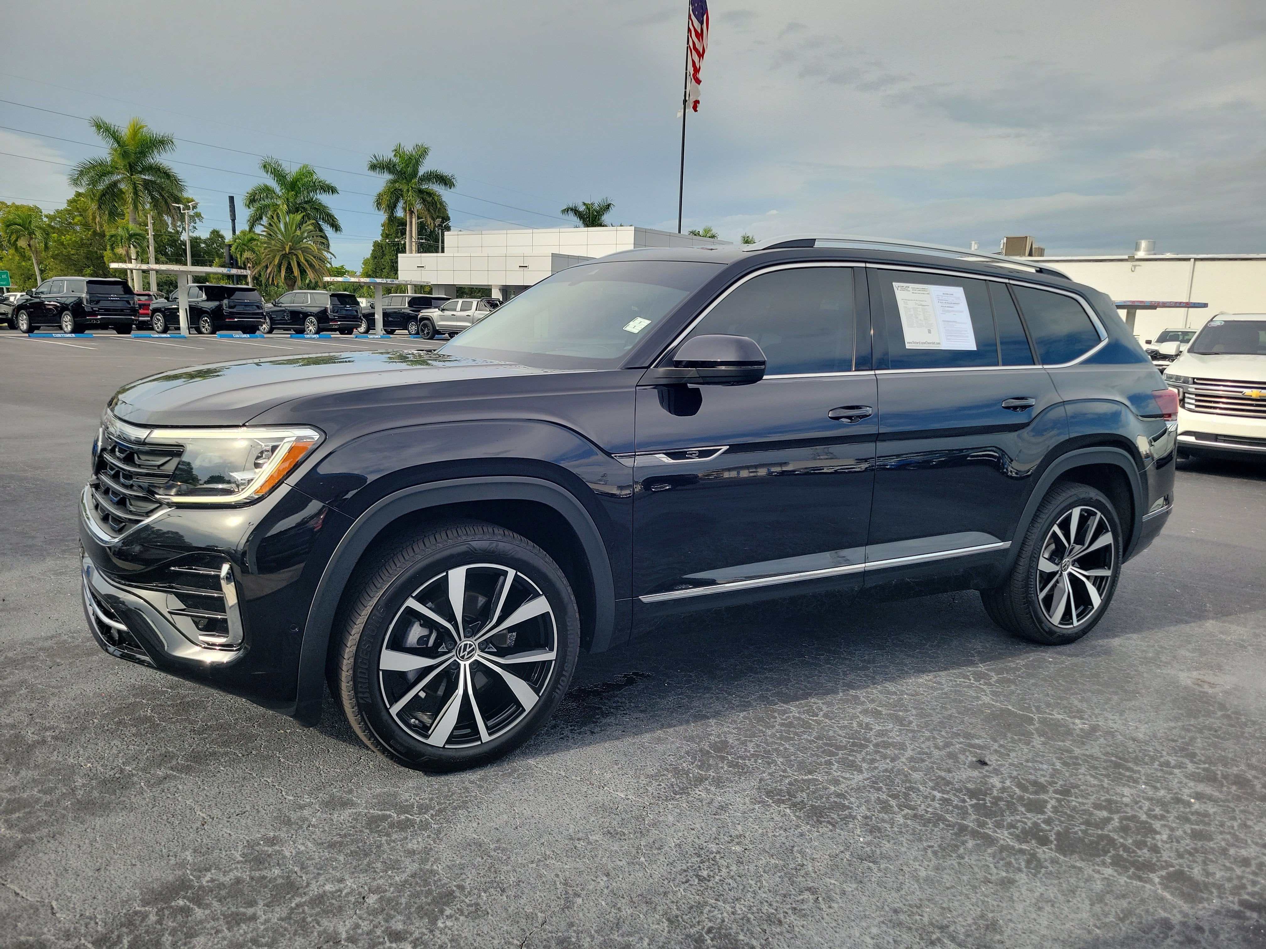 2024 Volkswagen Atlas 2.0T SEL Premium R-Line